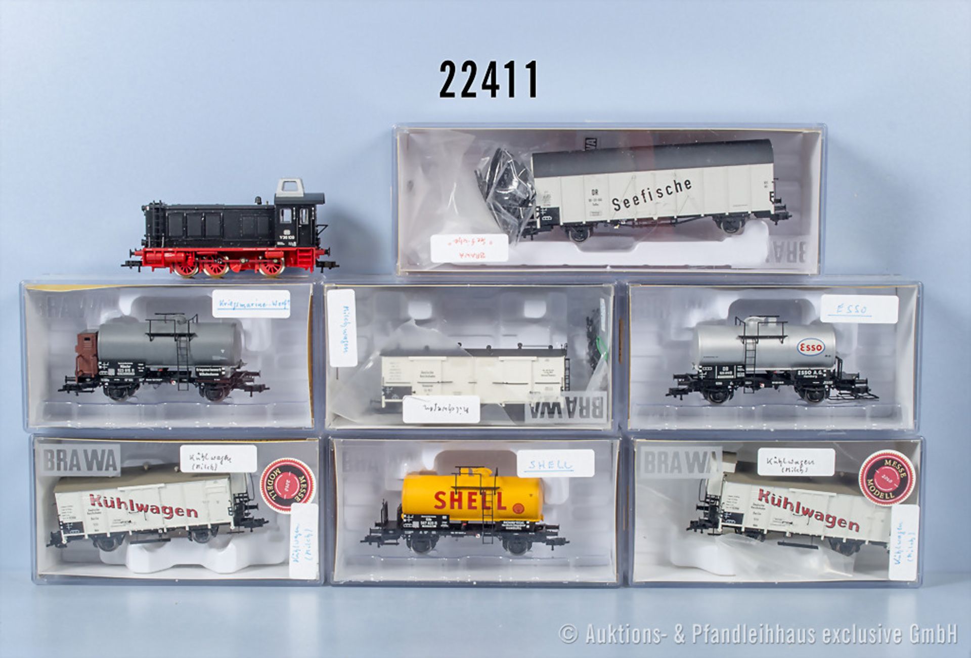 H0 Güterzug, dabei Roco Diesellok der DB, BN V 36 109, 4 Kühlwagen und 3 Kesselwagen, ...