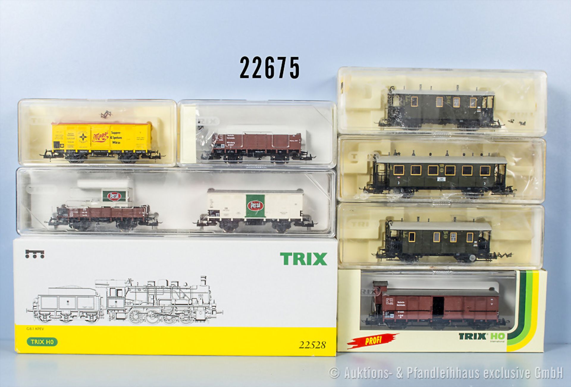 Trix International H0 Zug, dabei 22528 Schlepptenderlok der KPEV, BN 4943, 1 ...
