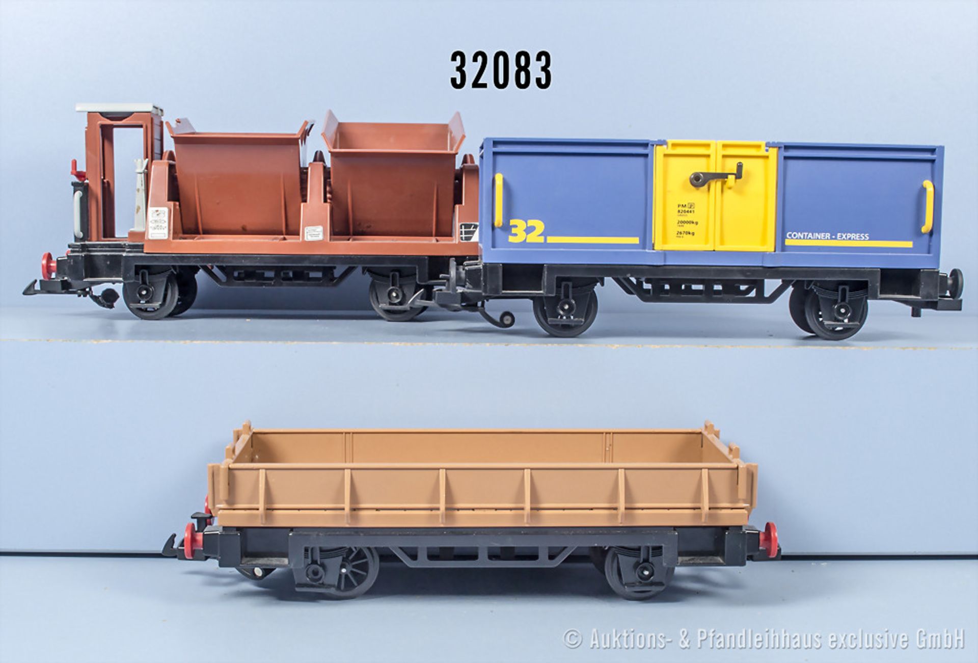3 Playmobil Spur IIm Güterwagen, dabei 1 Muldenkippwagen, 1 Niederbordwagen und 1 ...
