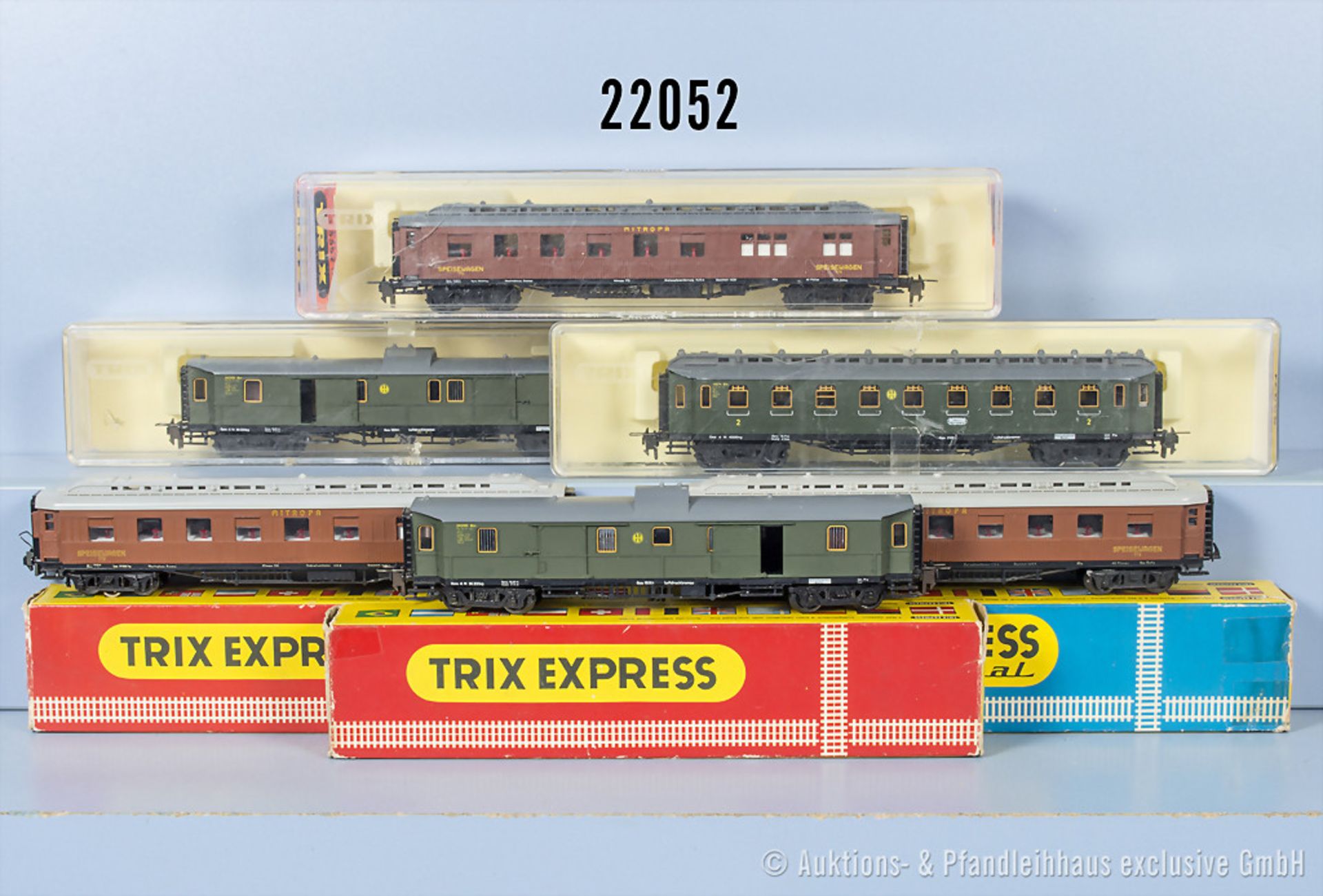 6 Trix express H0 D-Zug Wagen, dabei 3 Speisewagen, 2 Gepäckwagen und 1 Personenwagen, Z ...