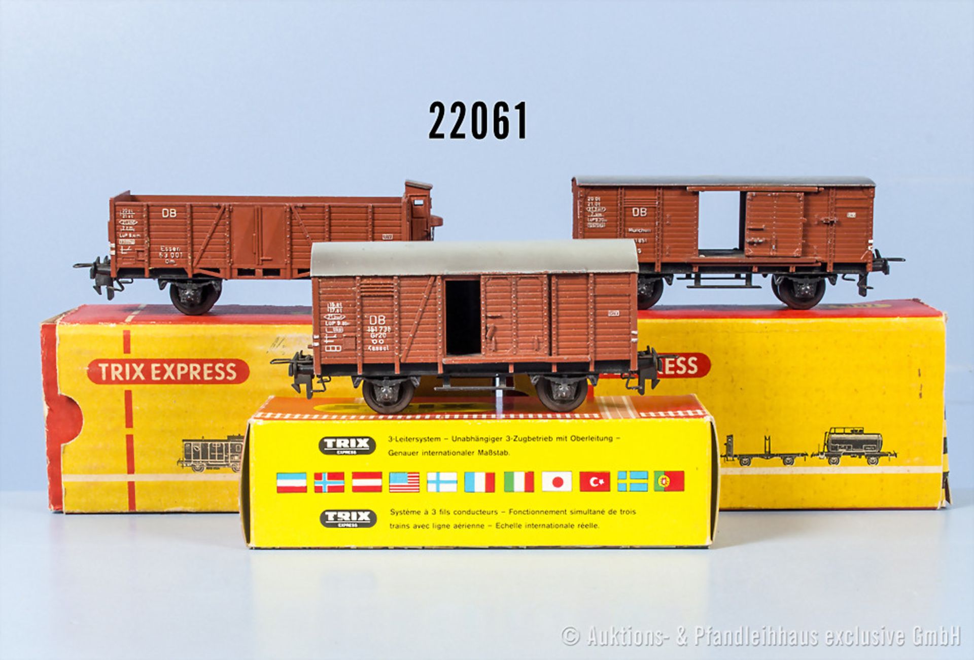 3 Trix Express H0 Guß-Güterwagen, dabei 2 gedeckte Güterwagen und 1 Hochbordwagen, Z ...