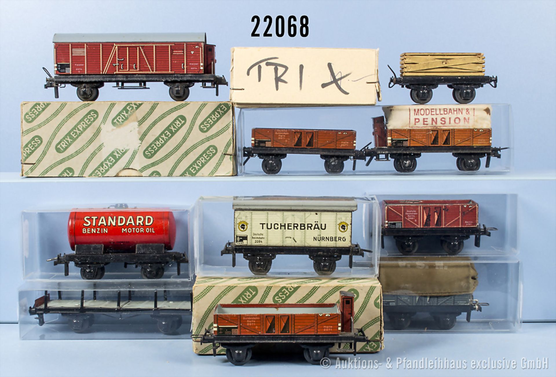 10 Trix Express H0 Blech-Güterwagen, dabei 3 Hochbordwagen, 2 Planewagen, 1 Rungenwagen, ...