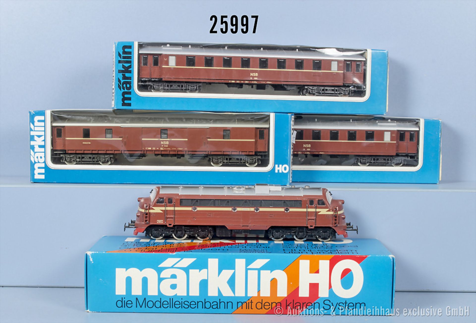Märklin H0 D-Zug, dabei 3143 Diesellok der NSB, BN 3.605, 4242 und 2 x 4243, Z 1, in ...