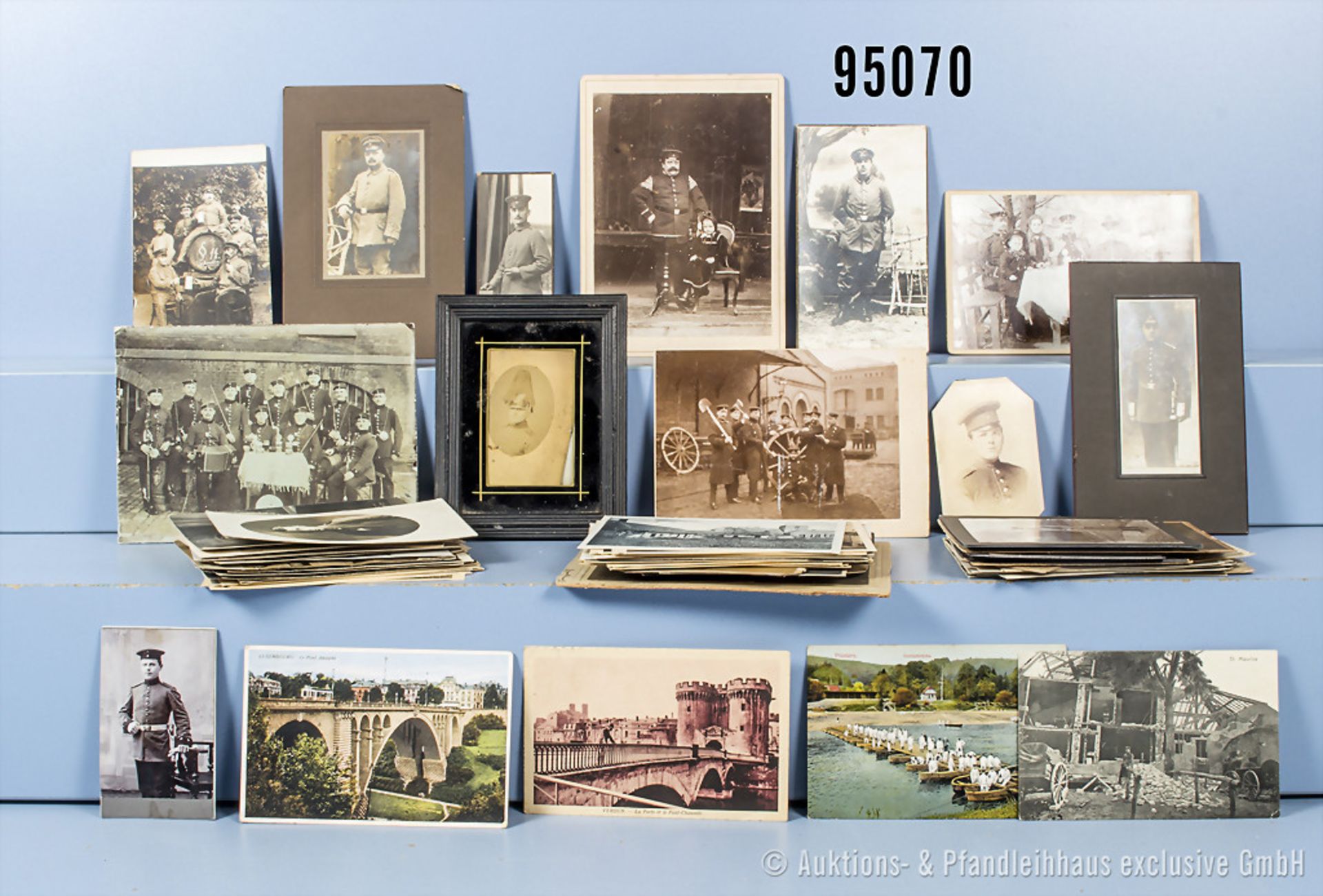 Konv. über 200 Fotos und Postkarten, überwiegend Kaiserreich/1. WK, versch. Größen, ...