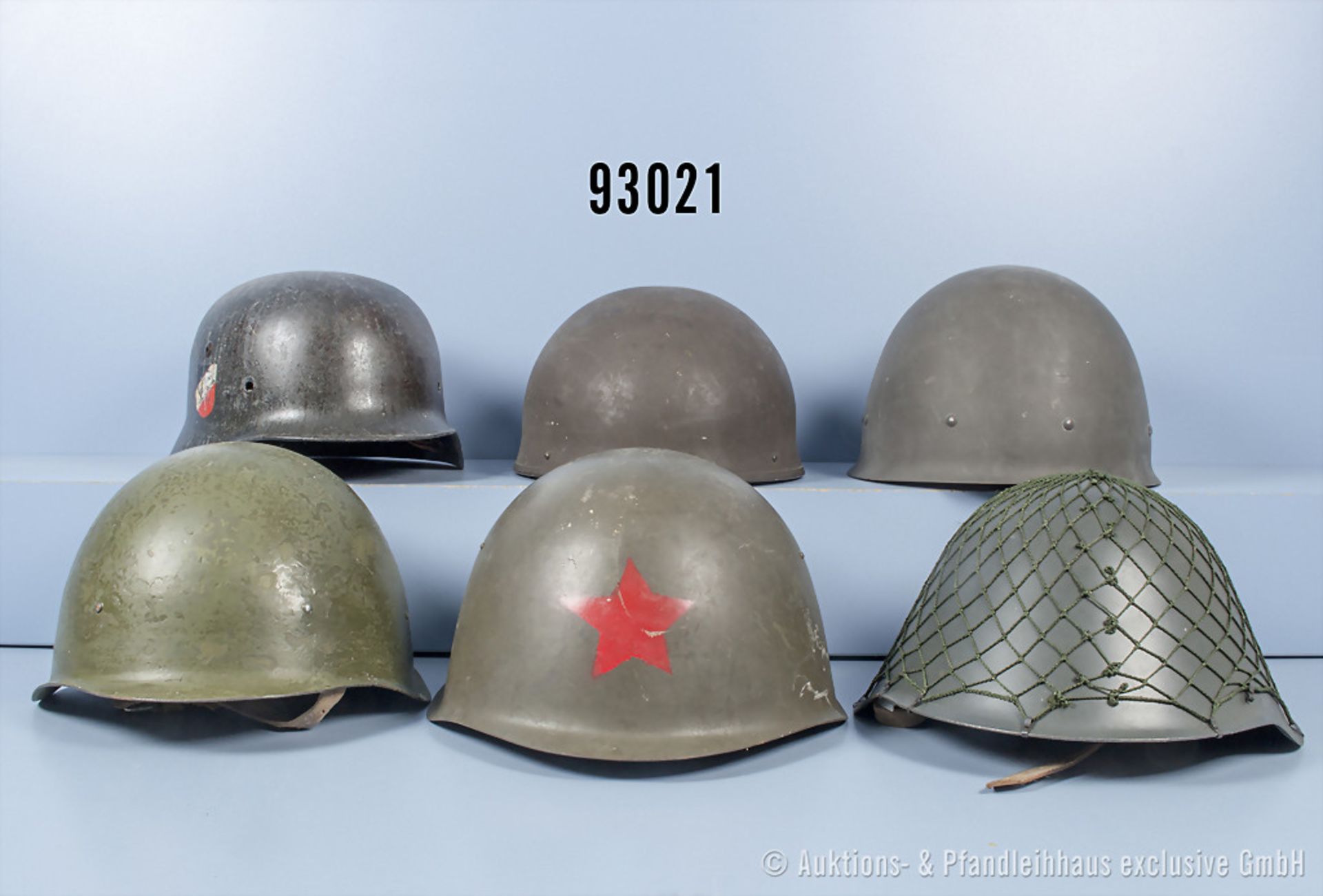 Konv. 6 Stahlhelme, jeweils mit Innenfutter und Kinnriemen, u.a. NVA, Sowjetunion, ...
