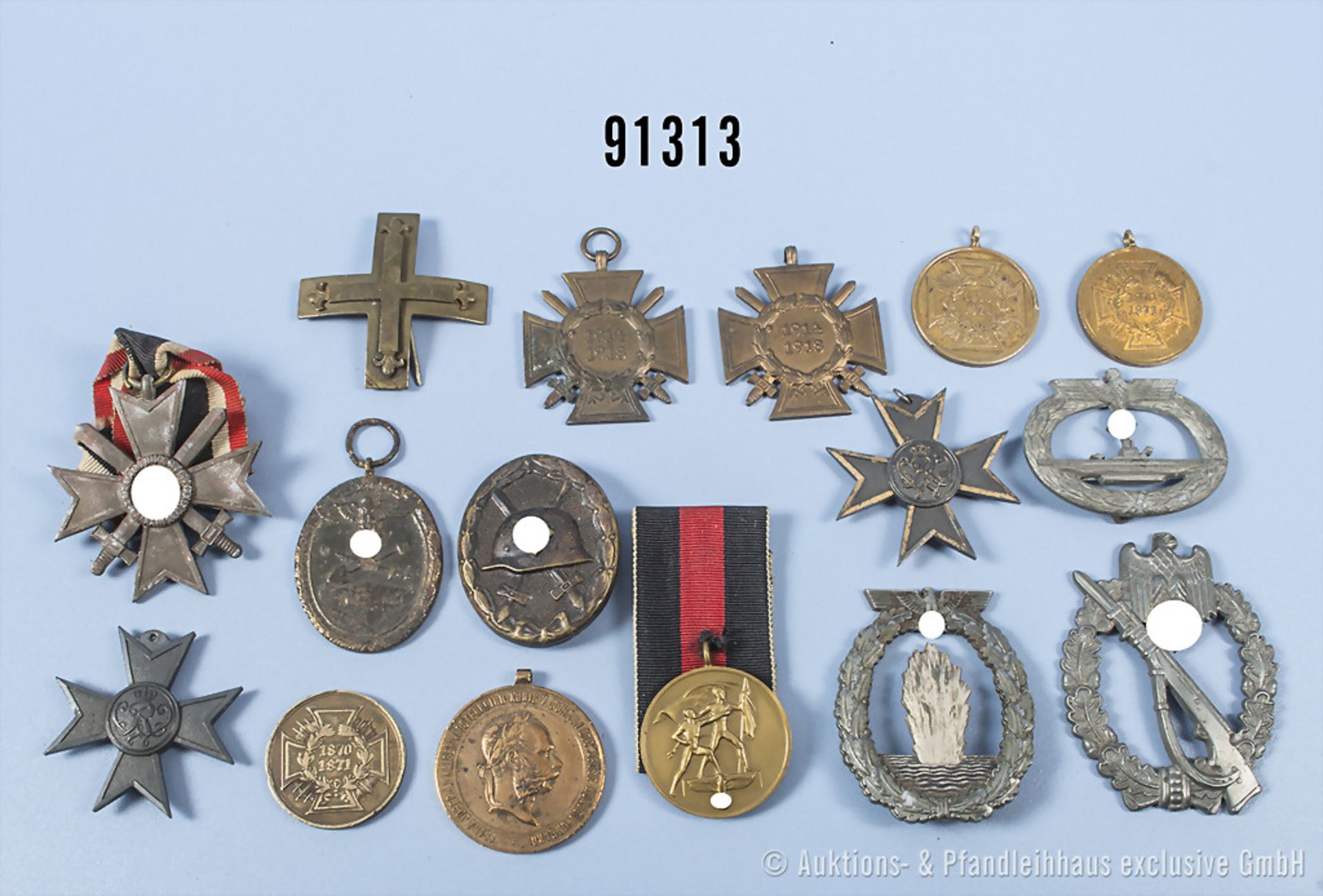Konv. überwiegend stark beschädigte Auszeichnungen, u. a. 3 Kriegs-Denkmünzen 1870/71, 2 ...