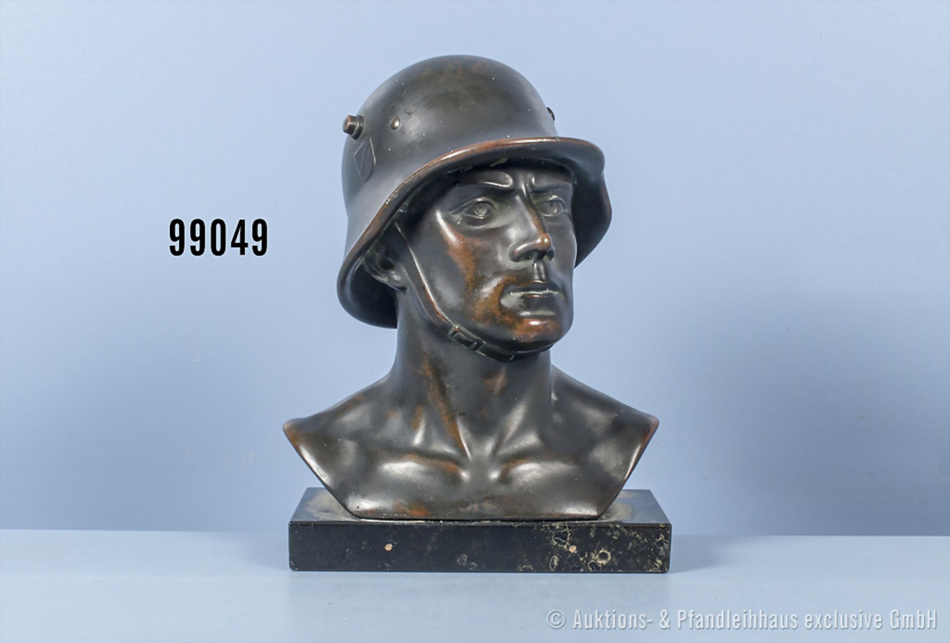 Bronzekopf eins Wehrmachtssoldaten mit Stahlhelm, auf Granitsockel, Künstlersignatur ...