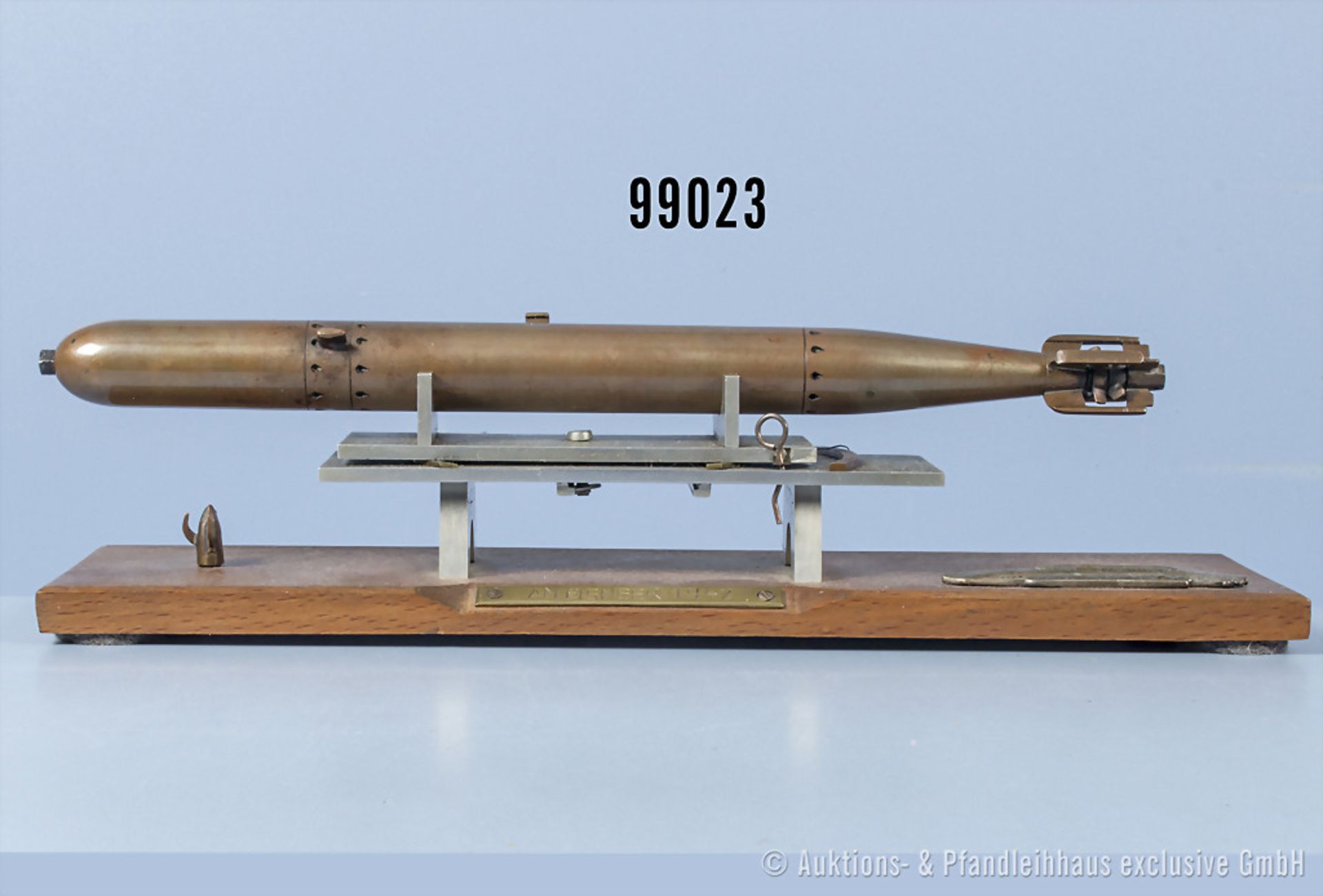 Miniatur U-Boot Torpedo, Metallausf. auf Holzplatte mit graviertem Messingschild "Am ...