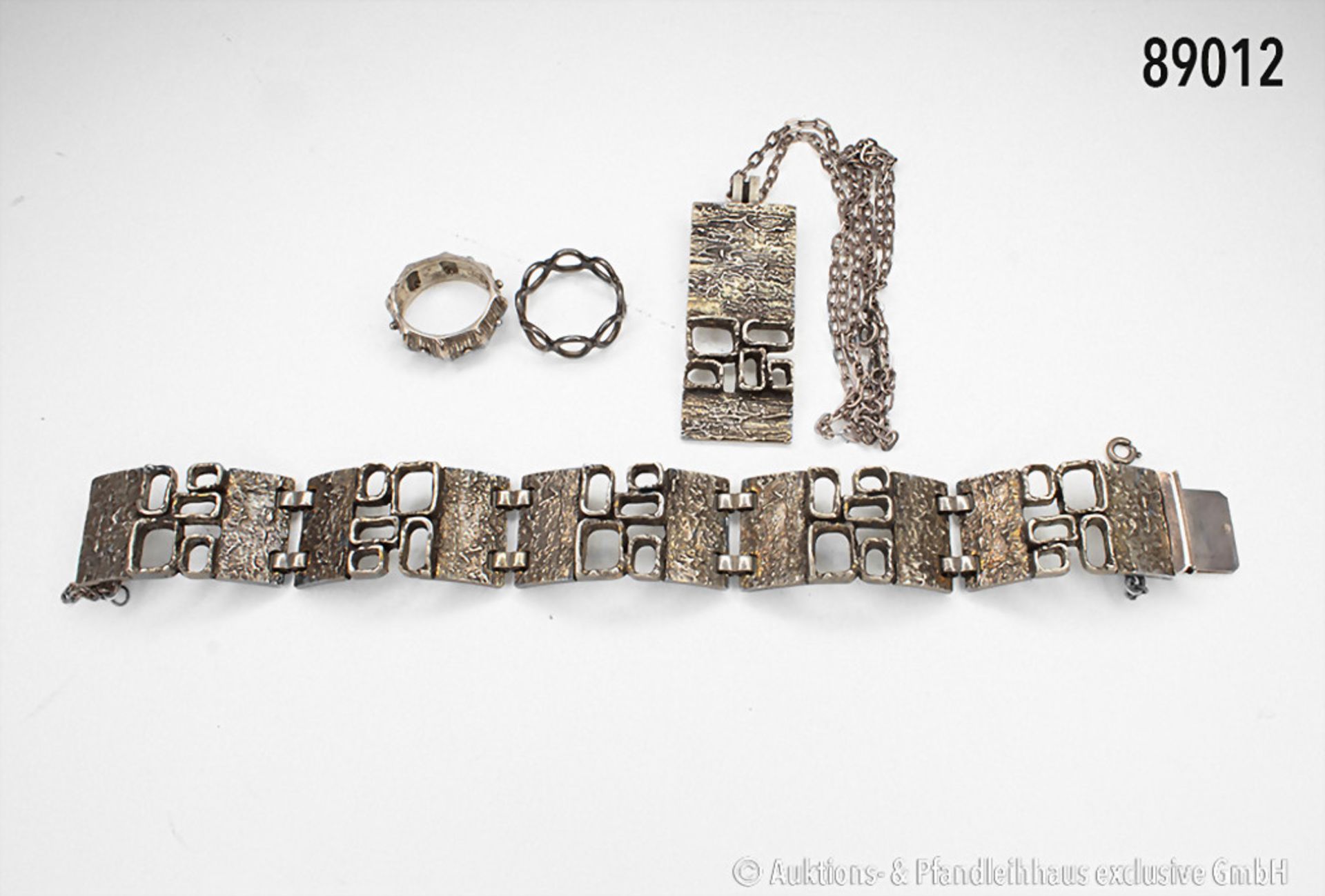 Konv. Kette, L ca. 54 cm, mit Anhänger und dazu passendes Armband, L ca. 20 cm, 835er ...