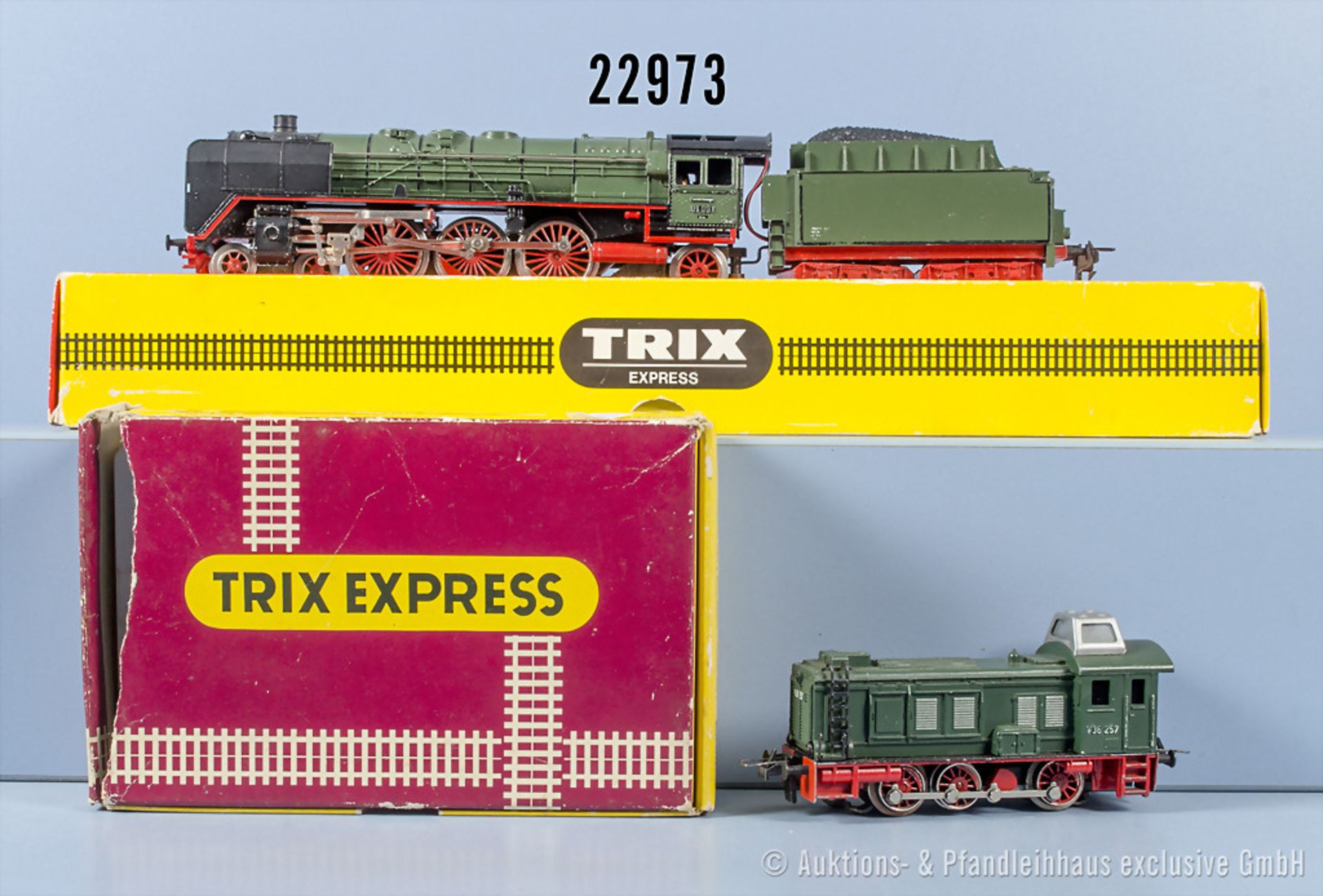 2 Trix express H0 Lokomotiven, dabei 2222 Schlepptenderlok der DR, BN 01 001 und 2261 ...