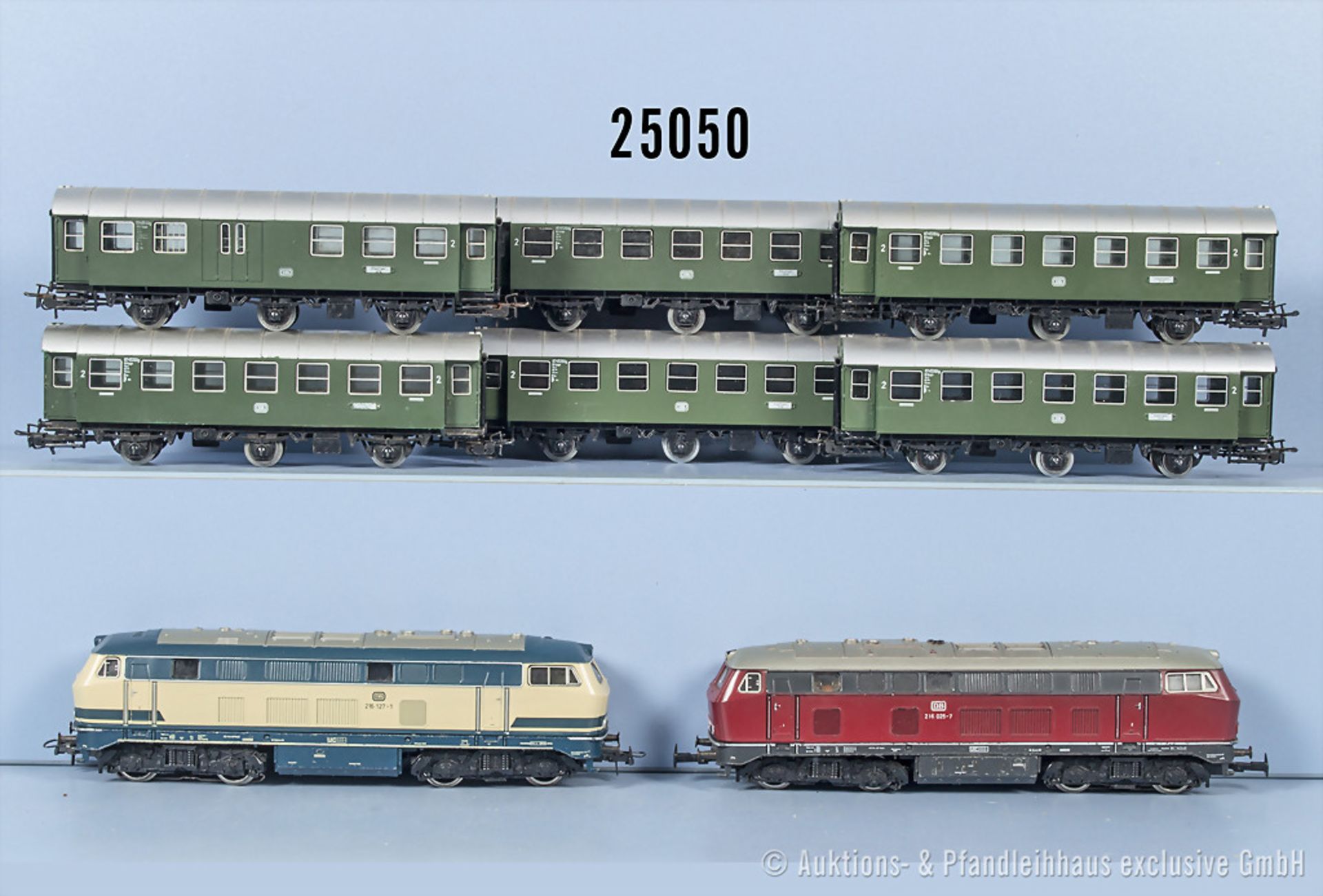 Märklin H0 Personenzug, dabei Diesellok der DB, BN 216 025-7, Diesellok der DB, BN 215 ...