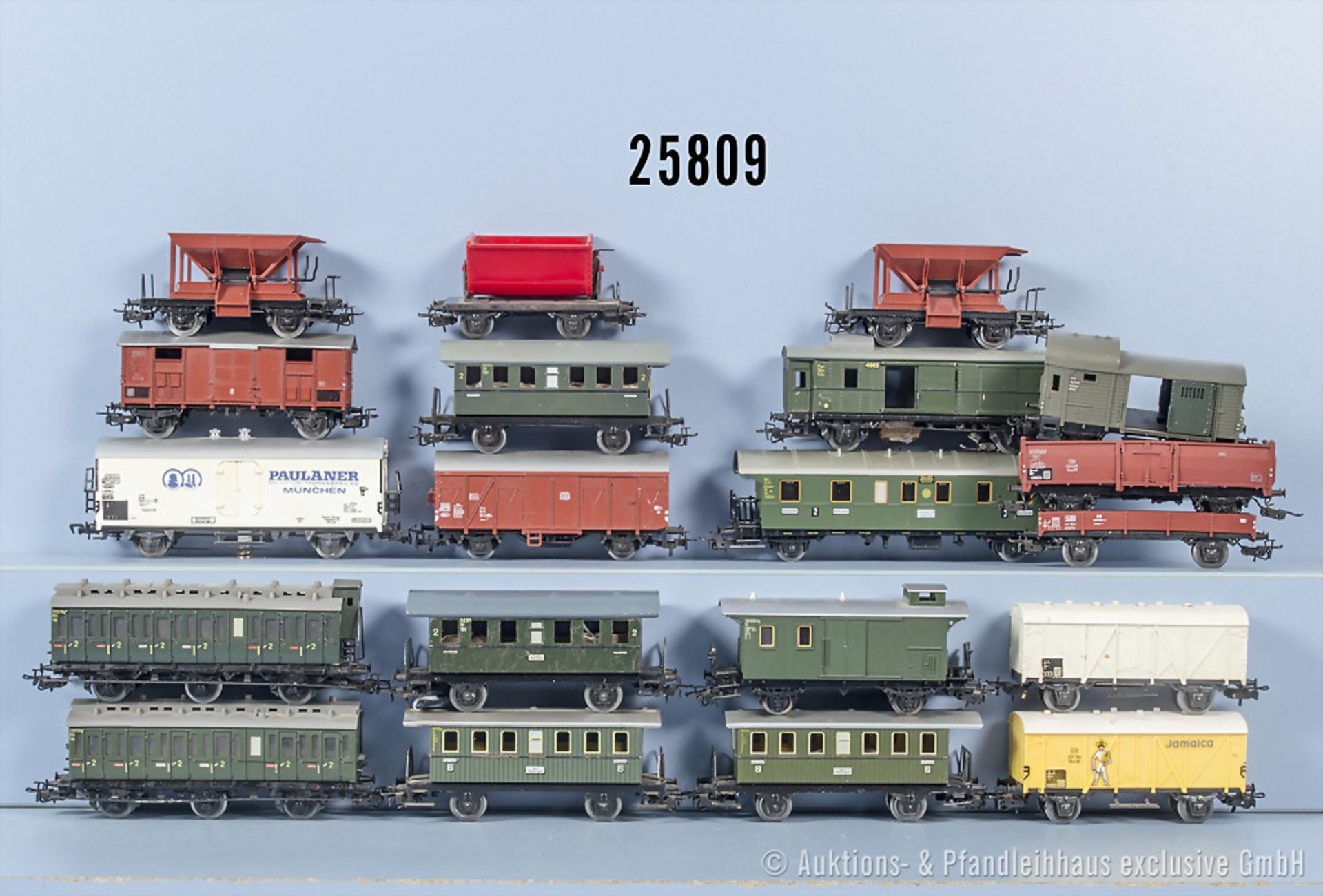 20 Märklin H0 Wagen, dabei Personenwagen, 1 Gepäckwagen und Güterwagen, Z 2-3, teilw. ...