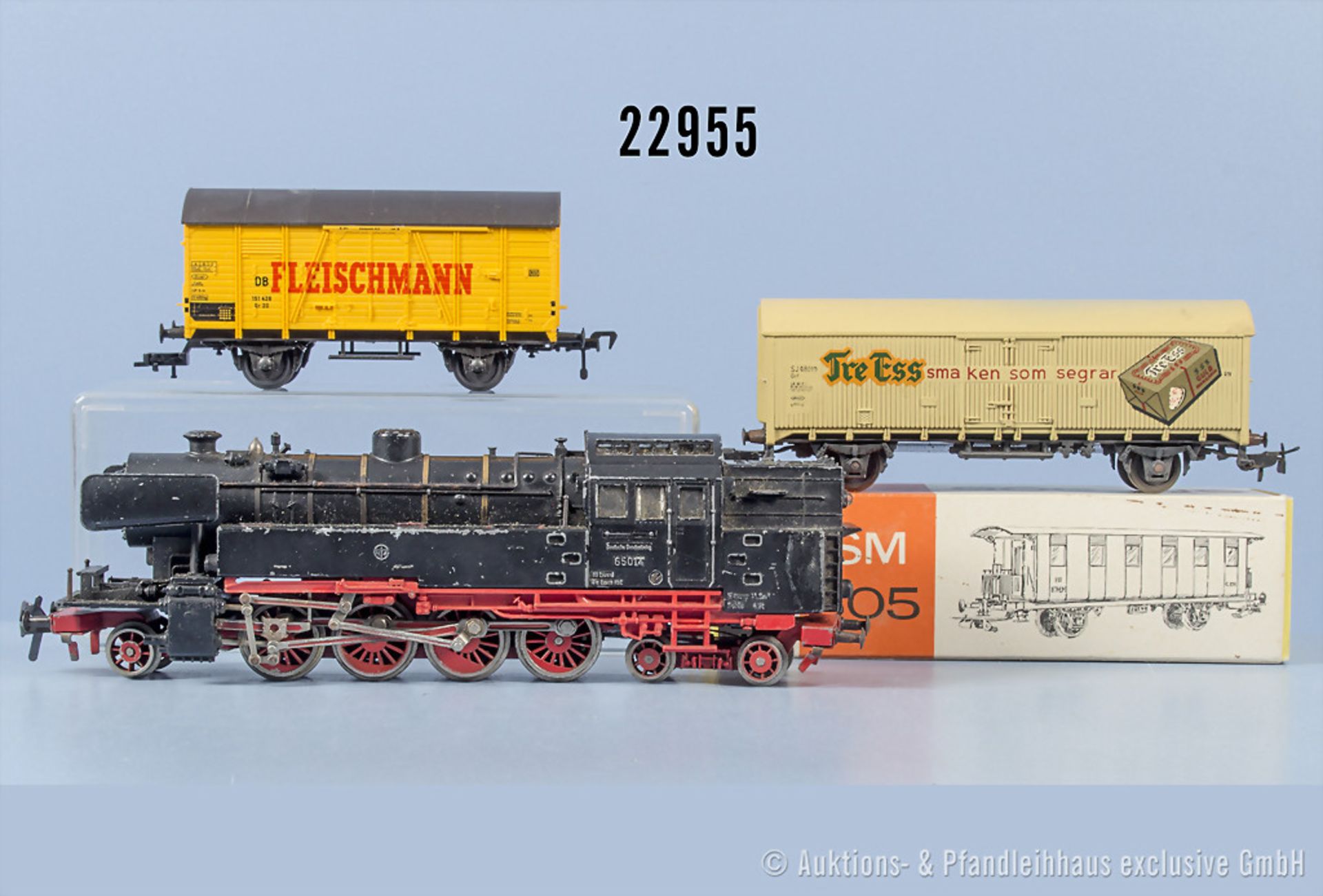 H0 Güterzug, dabei Tenderlok der DB, BN 65 014, 1 gedeckter Güterwagen, beides ...