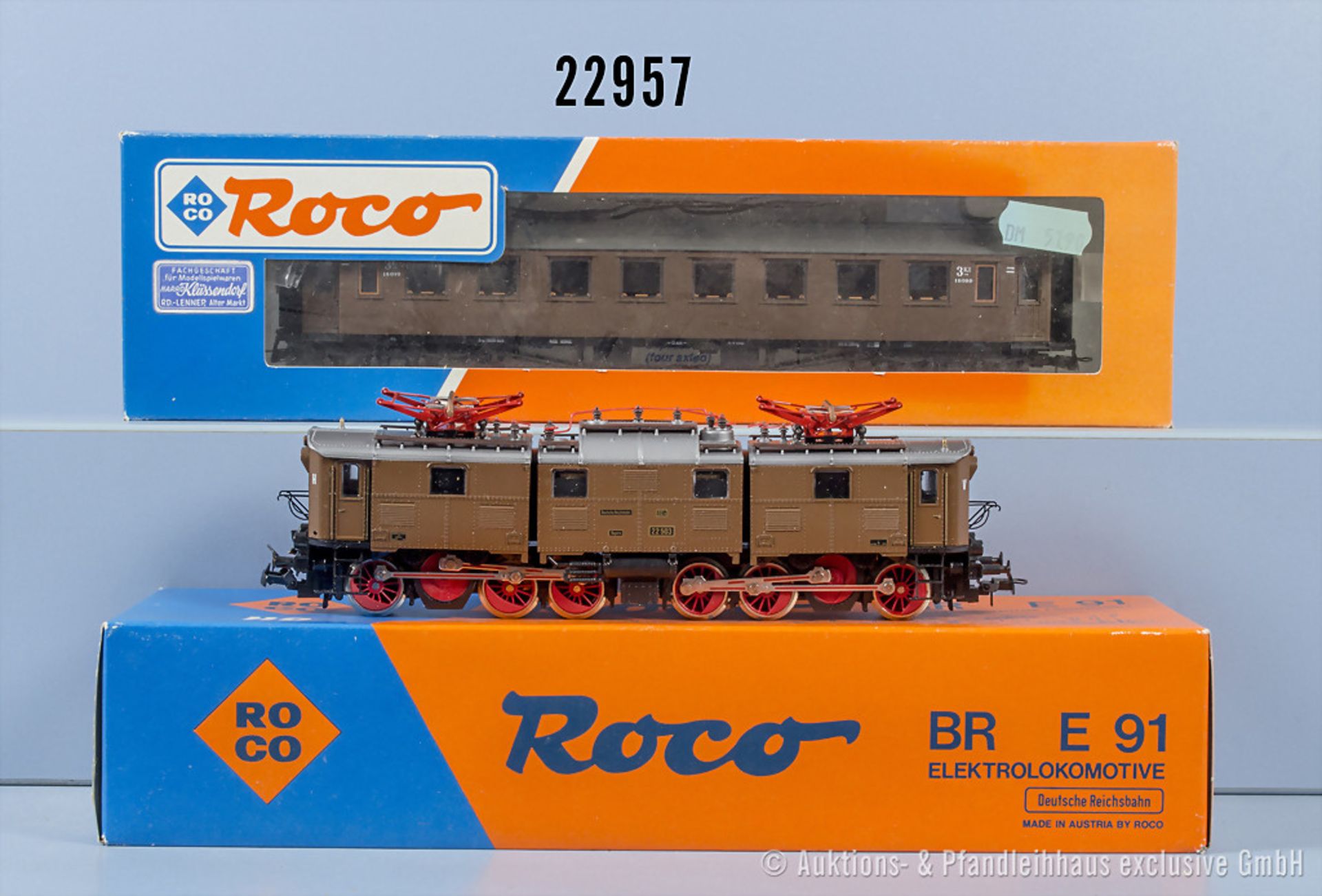 Roco H0, dabei 4139 E-Lok der DRG, BN 22 503 und 1 D-Zug Personenwagen, Z 0-1, in ...