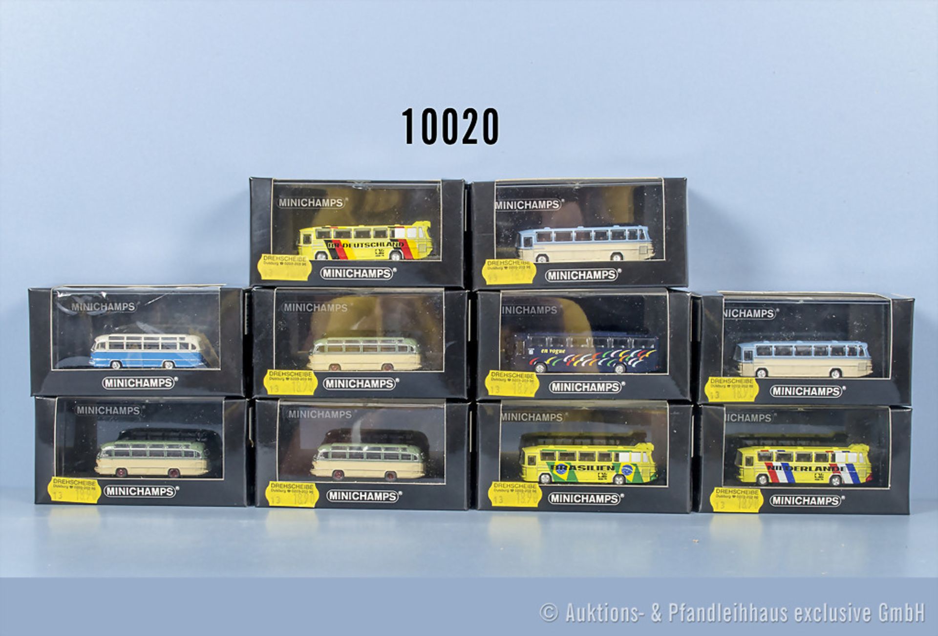 10 Minichamps Modellfahrzeuge, dabei Mercedes-Benz O321H, Bus Fußball-WM 1974 usw., M ...