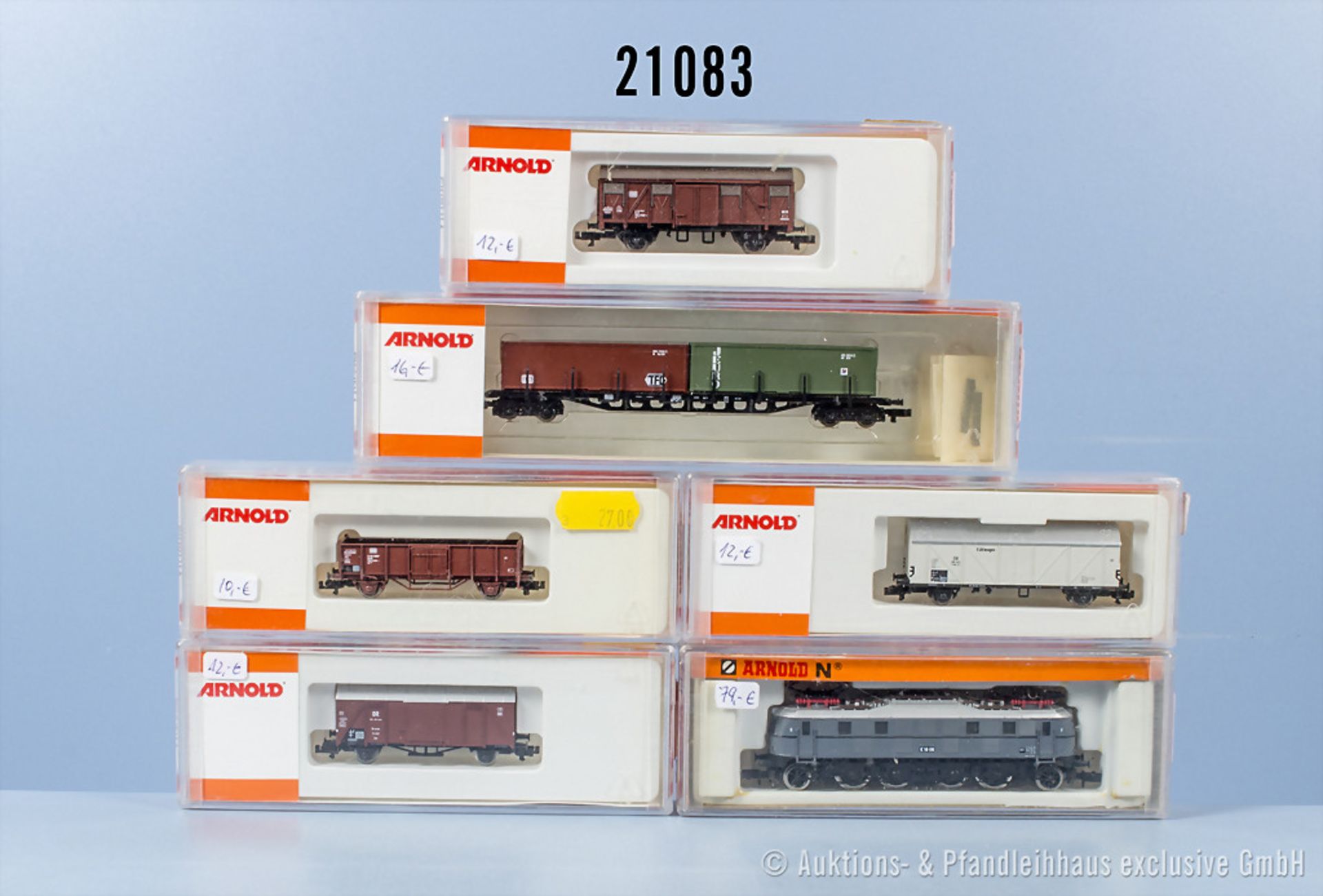 Arnold Spur N Güterzug, dabei 2453 E-Lok der DR, BN E18 08 und 5 Wagen, Z 1-2, in ...