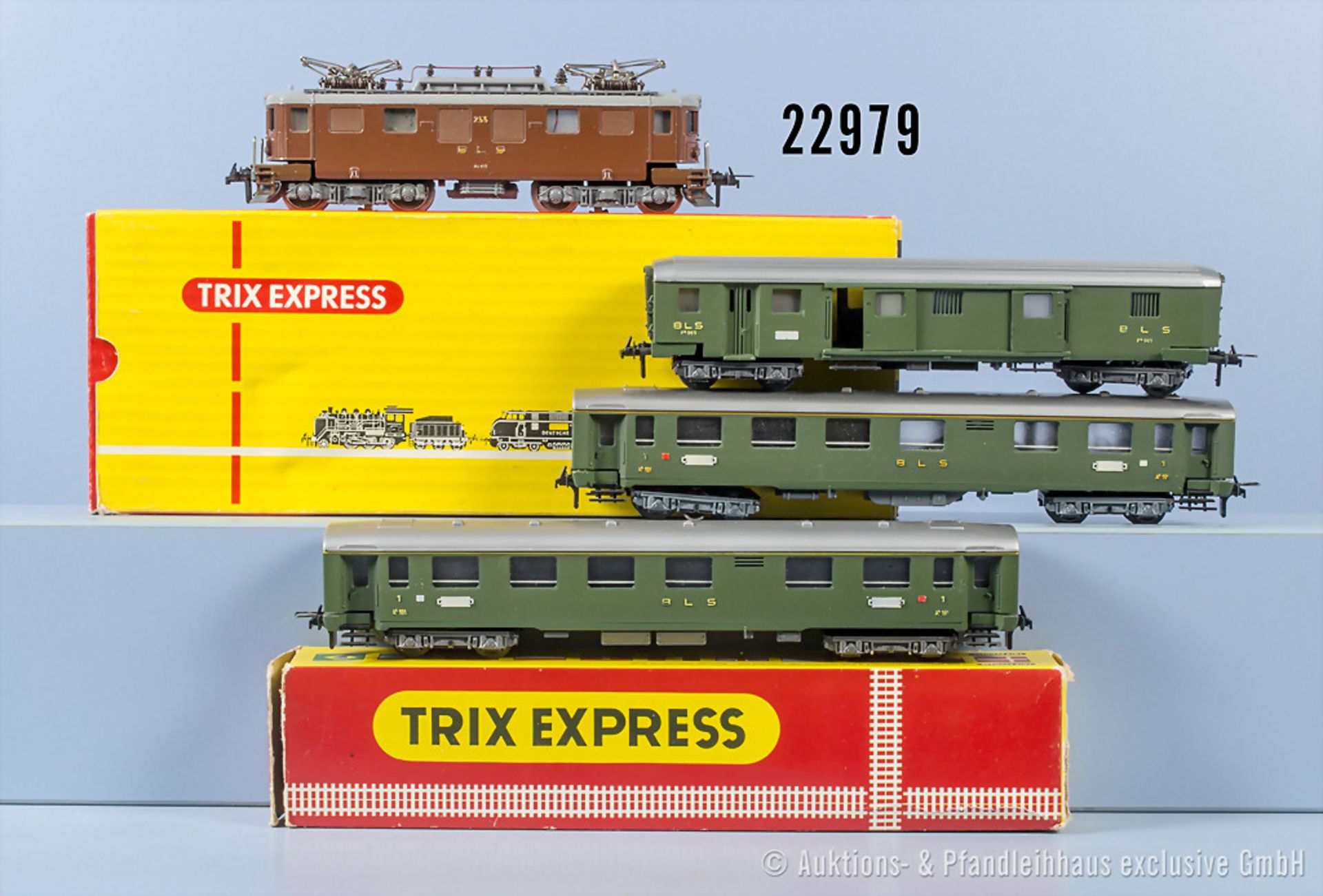 Trix express H0 D-Zug, dabei 2232 E-Lok der BLS, BN 255, 3 Personenwagen, und 1 ...