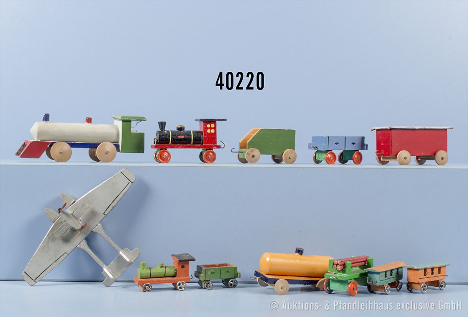 10 Miniaturspielzeuge Erzgebirge, Holz, farbig bemalt, 3x Eisenbahn in unterschiedlicher ...