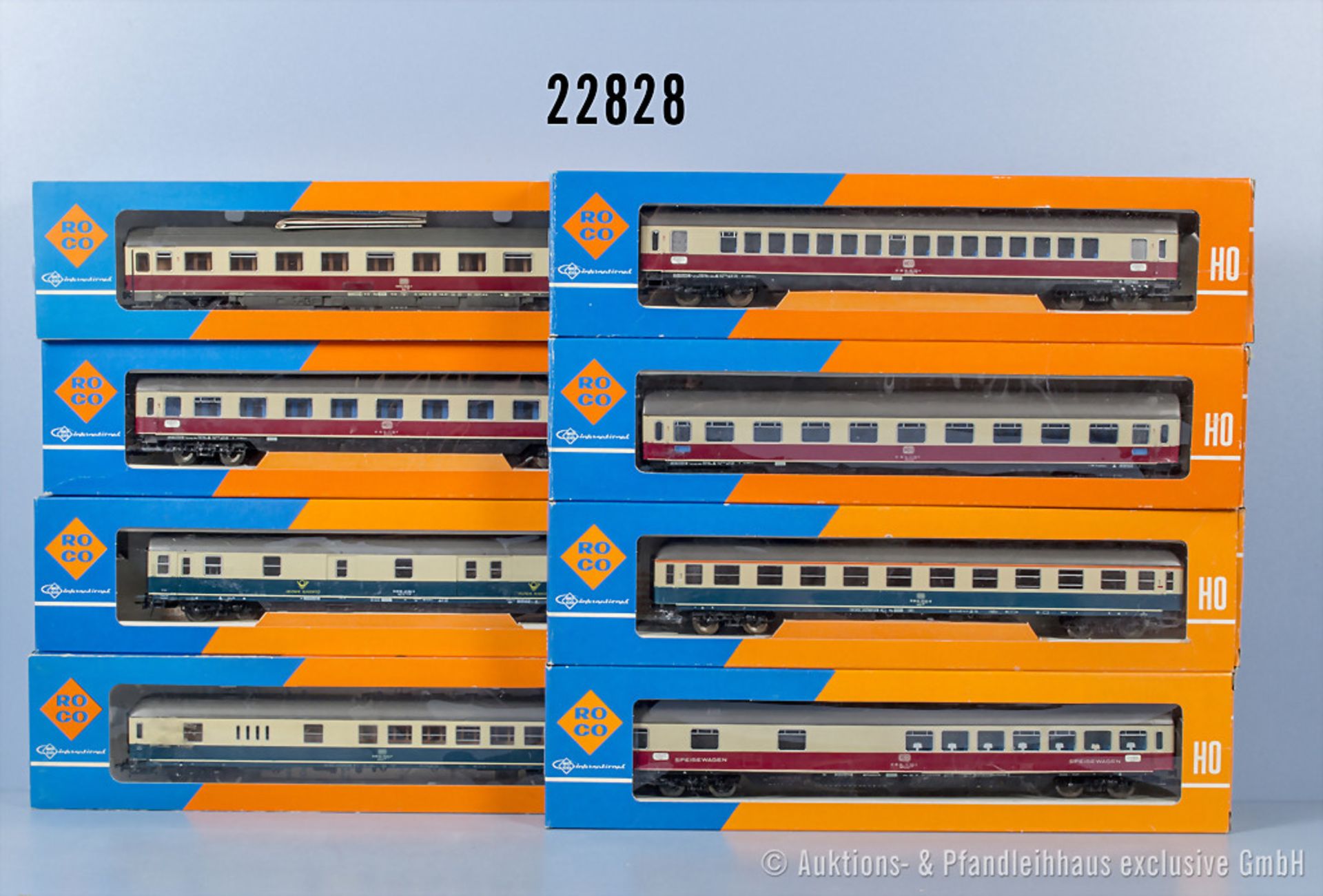 9 Roco H0 D-Zug-Wagen, dabei 5 Personenwagen, 1 Halbgepäckwagen, 1 Speisewagen und 1 ...