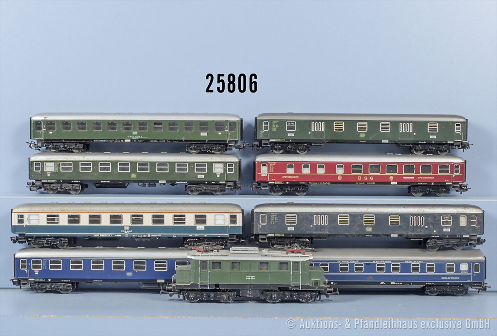 Märklin H0 D-Zug, dabei E-Lok der DB, BN E44 039 und 8 Wagen, Z 2-3, teilw. mit ...