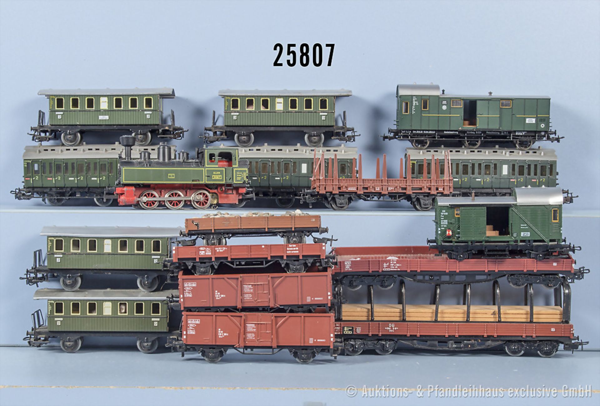 Märklin H0 Zug, dabei Tenderlok der KLVM, BN 3087, 7 Personenwagen und 9 Güterwagen, Z ...