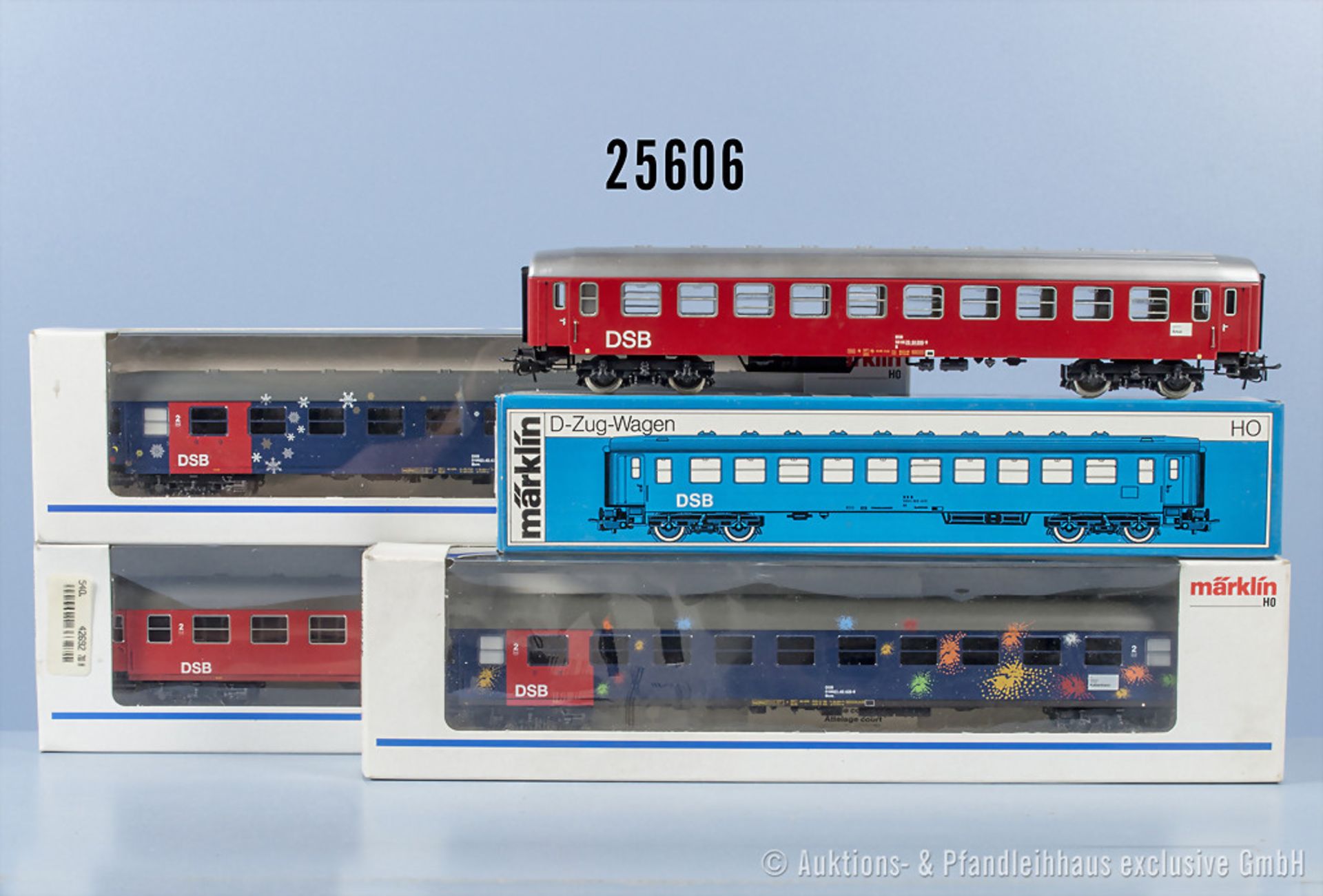 4 Märklin H0 D-Zug Wagen, dabei 4045, 4269, 42691 und 42692, Z 1, in ...