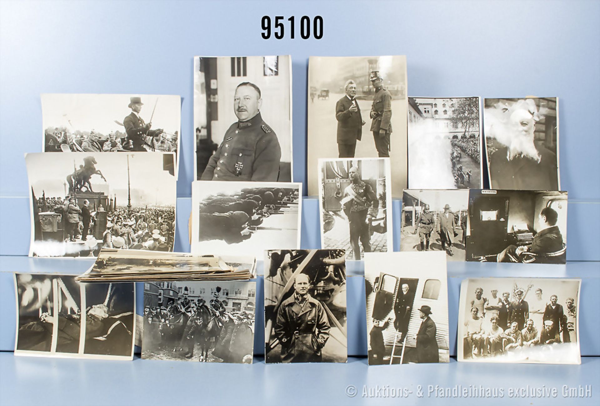 Konv. 32 Presse-Fotos, überwiegend 1 WK und 20/30er Jahre, mit teilw. interessanten ...