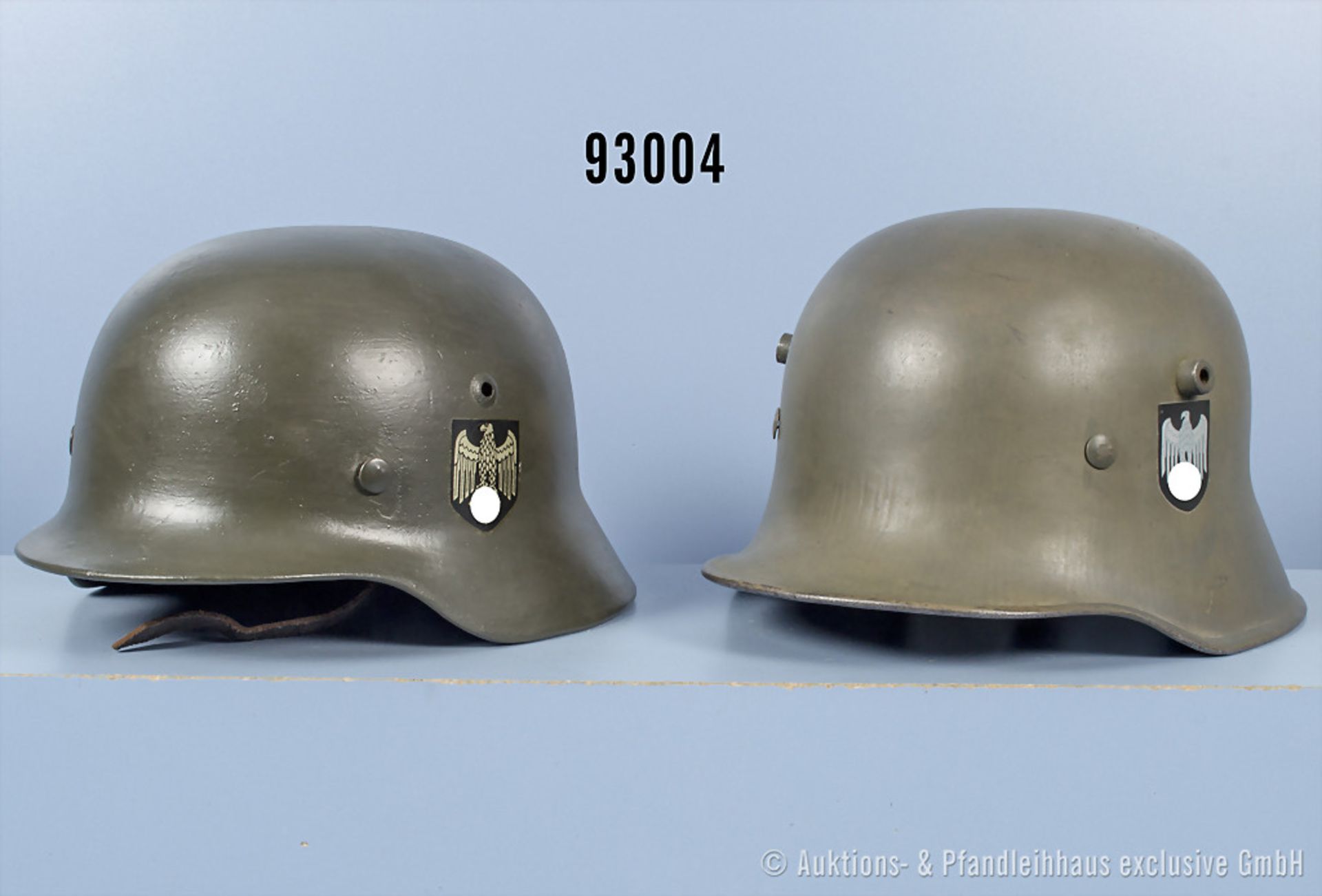 Konv. 2 Stahlhelme Wehrmacht Heer, Modell 1918 und 1935, jeweils neu lackiert mit ...
