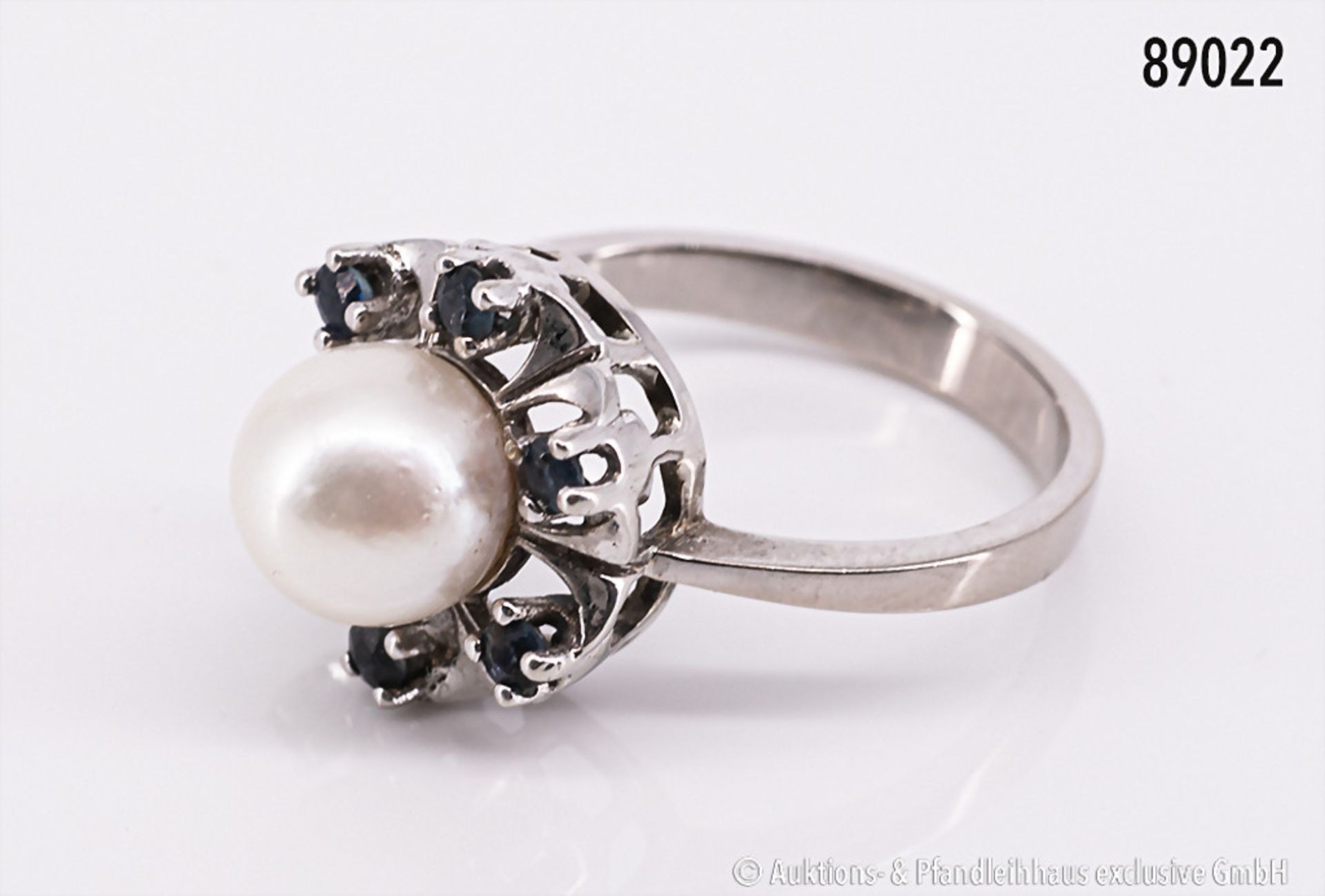 Ring, 750 Weißgold, mit einer Perle und 6 Saphiren in Krabbenfassung, Größe ca. 56, ...
