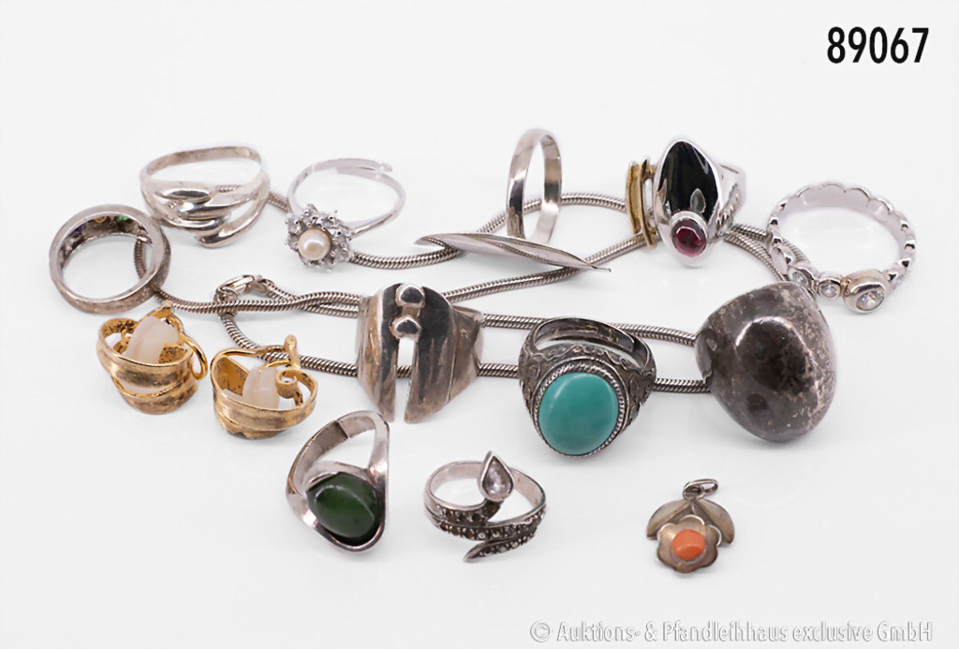 Konv. Silberschmuck, 800 bis 925 Silber, bestehend aus 11 Ringen, 1 Paar Ohrclips und 1 ...