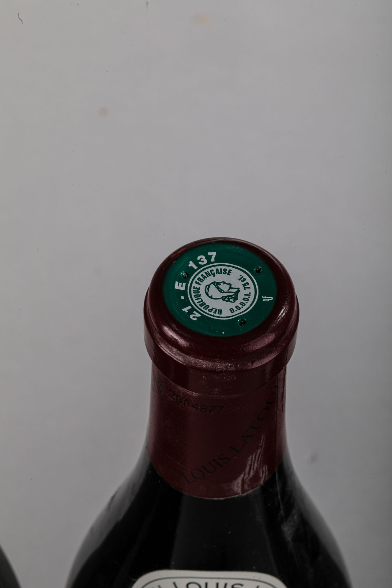BOURGOGNE CUVEE LATOUR.2010. 8 bouteilles. Louis Latour. - Bild 3 aus 4