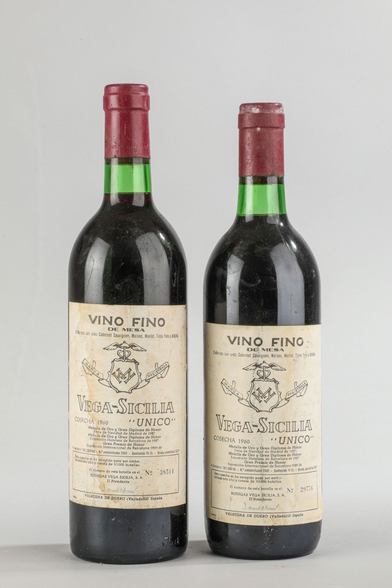 VEGA SICILIA UNICO. 1960. 2 bouteilles N°38514 et N°29776 sur production 63 000 bouteilles.