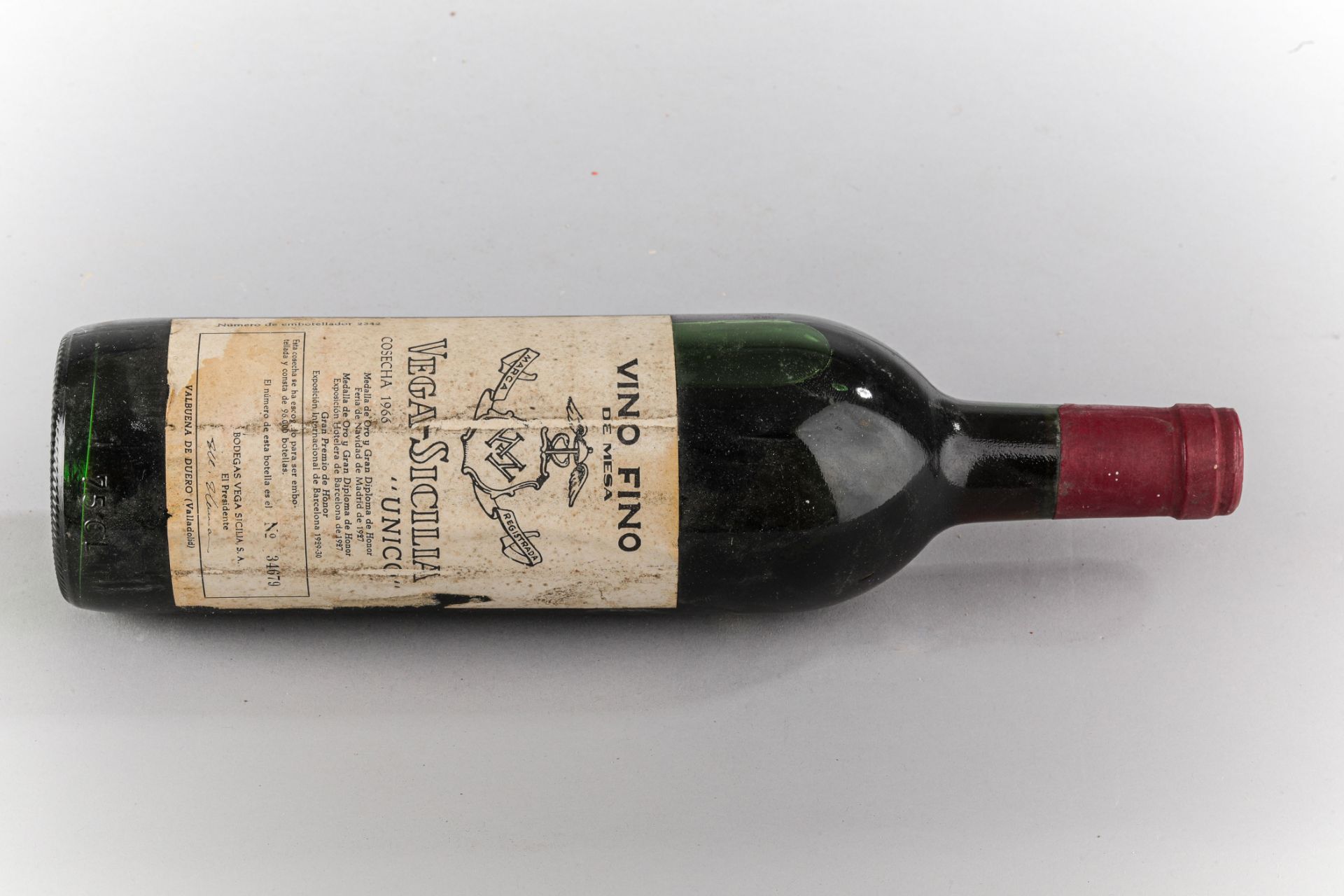 VEGA SICILIA UNICO. 1966. Ribera del Duero. Bouteille N°34679 sur production de 96 000 bouteilles. - Image 2 of 5