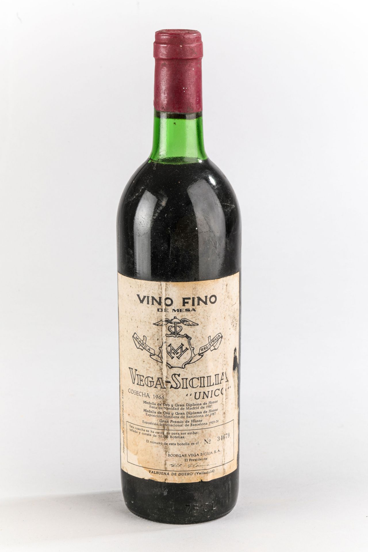 VEGA SICILIA UNICO. 1966. Ribera del Duero. Bouteille N°34679 sur production de 96 000 bouteilles.