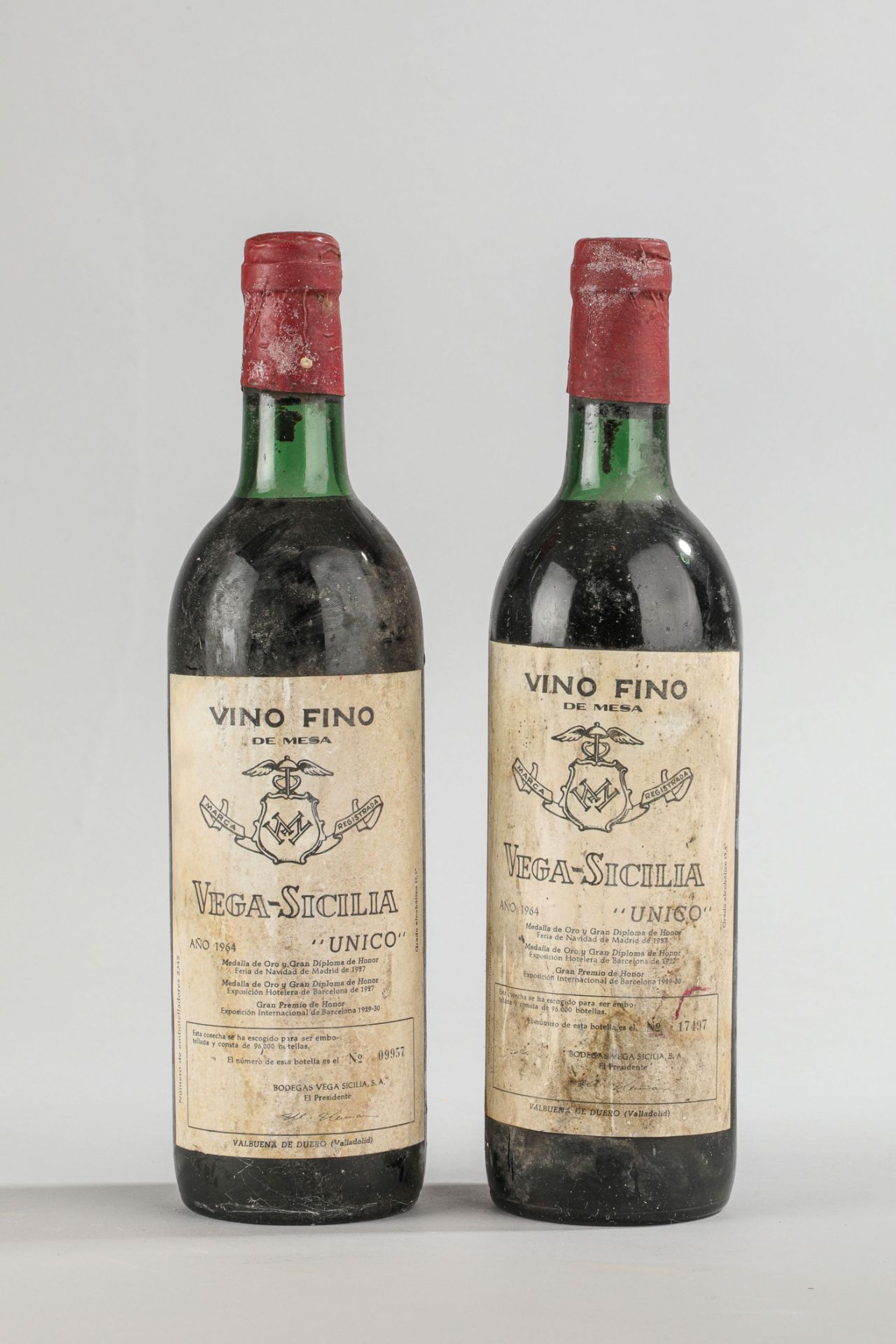 VEGA SICILIA UNICO. 1964. 2 Bouteilles N° 09957 et N°17497 sur production de 96 000 bouteilles.