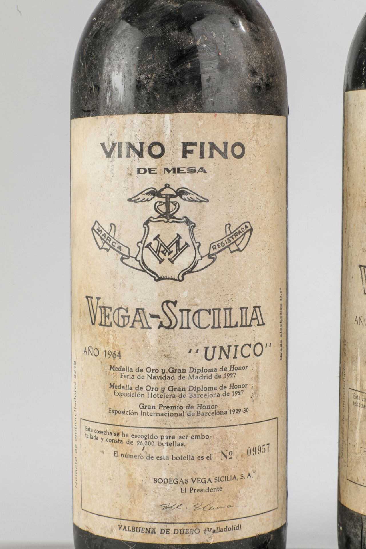 VEGA SICILIA UNICO. 1964. 2 Bouteilles N° 09957 et N°17497 sur production de 96 000 bouteilles. - Image 2 of 5