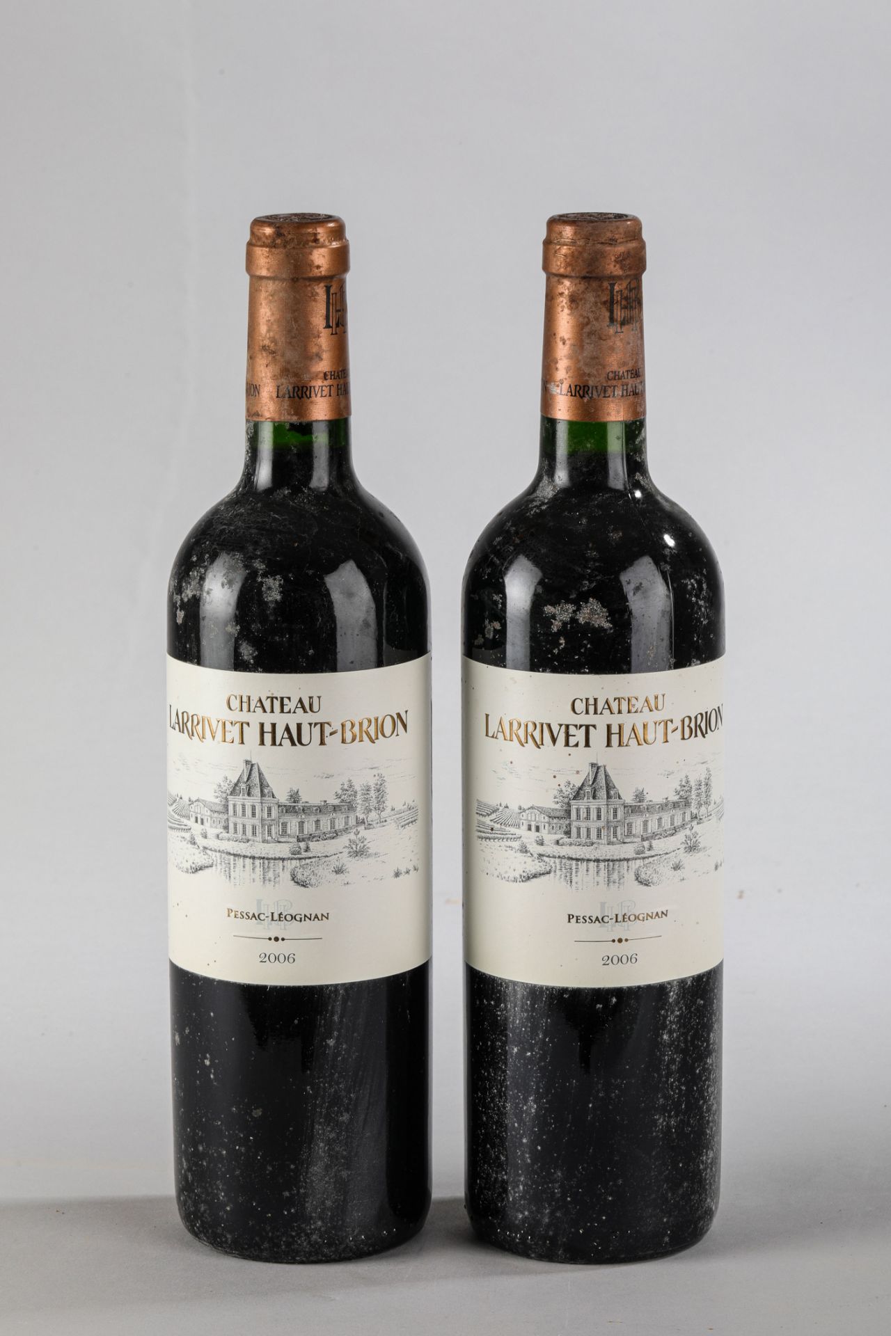 CHÂTEAU LARRIVET HAUT BRION. 2006. 2 bouteilles. Pessac Léognan.