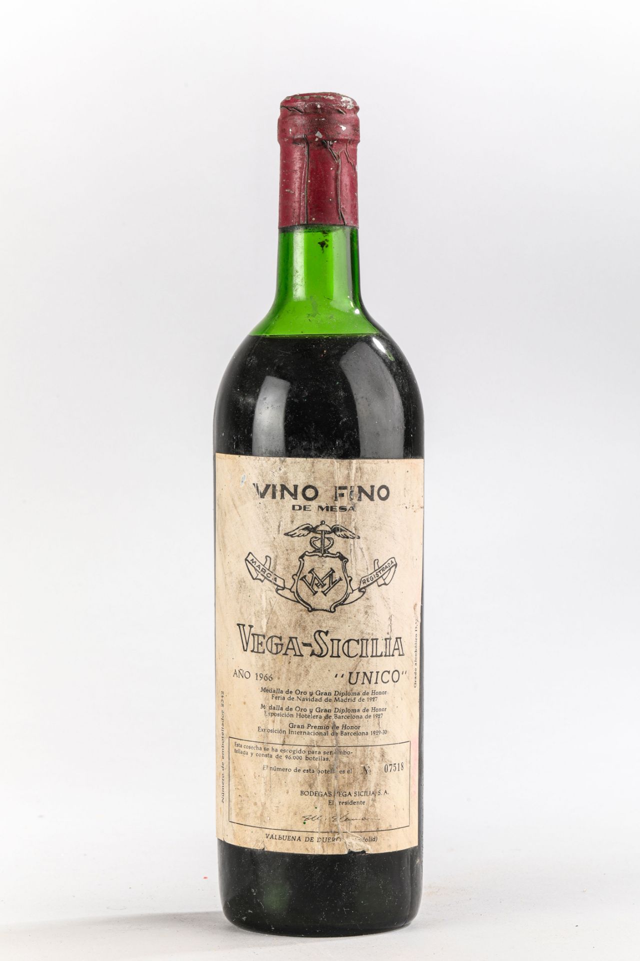 VEGA SICILIA UNICO. 1966. Ribera del Duero. Bouteille N°07518 sur production de 96 000 bouteilles.
