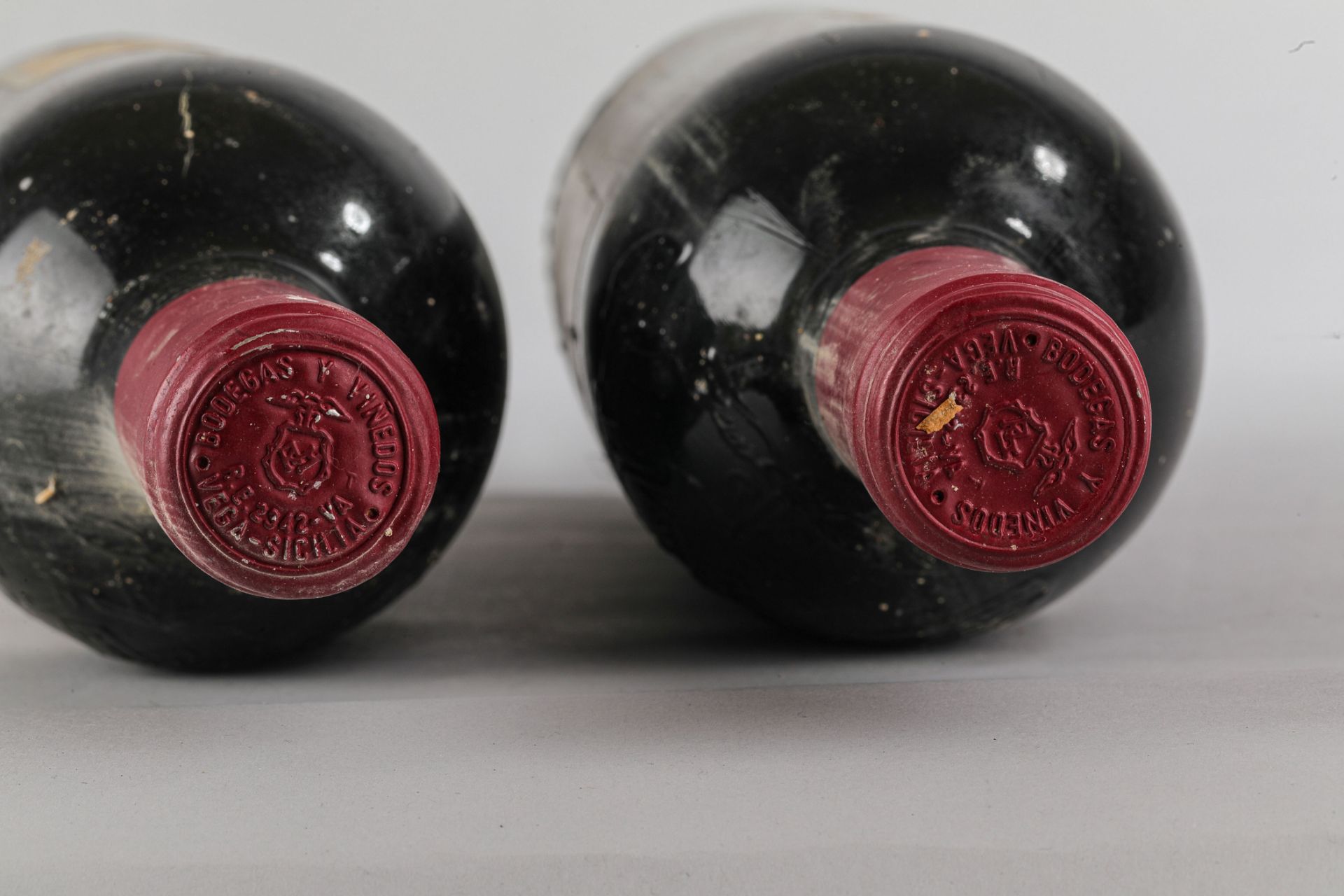 VEGA SICILIA UNICO. 1980. 2 bouteilles. Ribera del Duero. N°06860 et N°06864 sur production 38 480 - Image 5 of 6