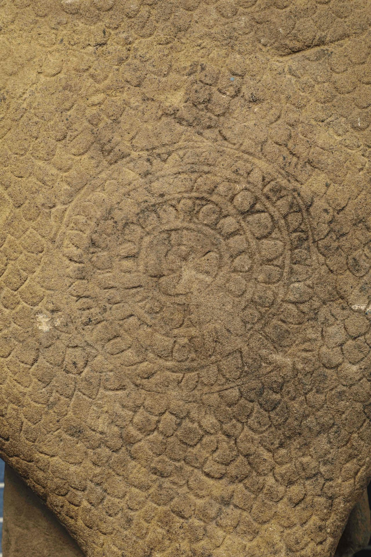 Buddha Mucilinda assis en Dyana Asana sur le corps enroulé du Cobra Septacéphale , qui selon la - Bild 7 aus 8