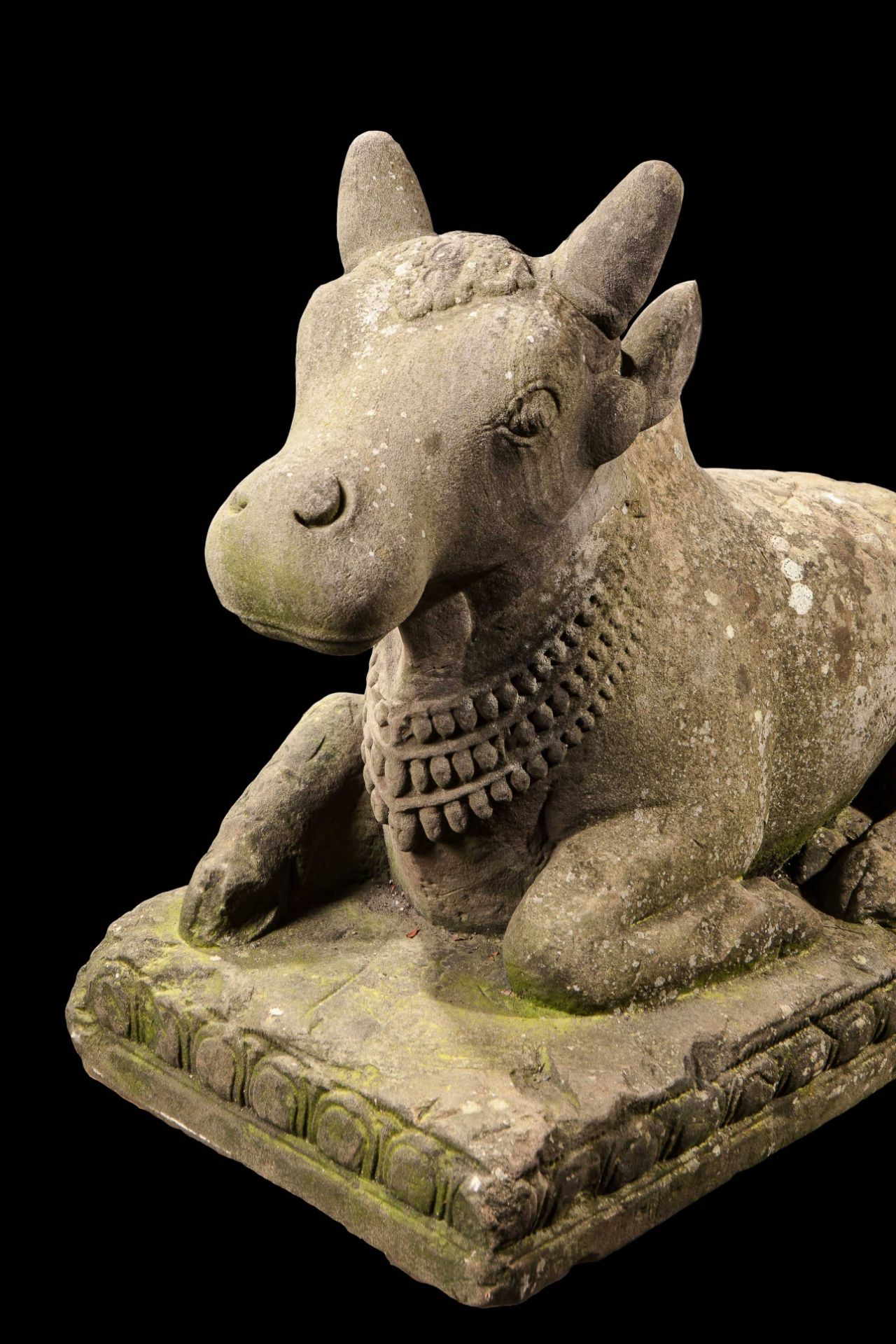 Le taureau Nandi fidèle serviteur et vahana de shiva figuré couché Pierre grès gris Cambodge Khmer - Bild 3 aus 4