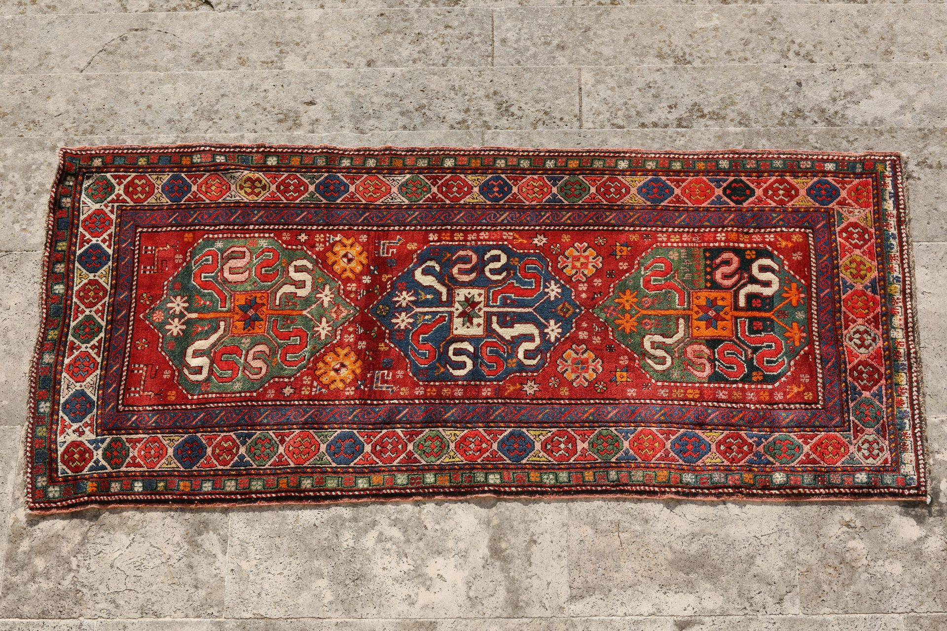 Tapis Chirvan en laine vers 1900 245x 120 cm