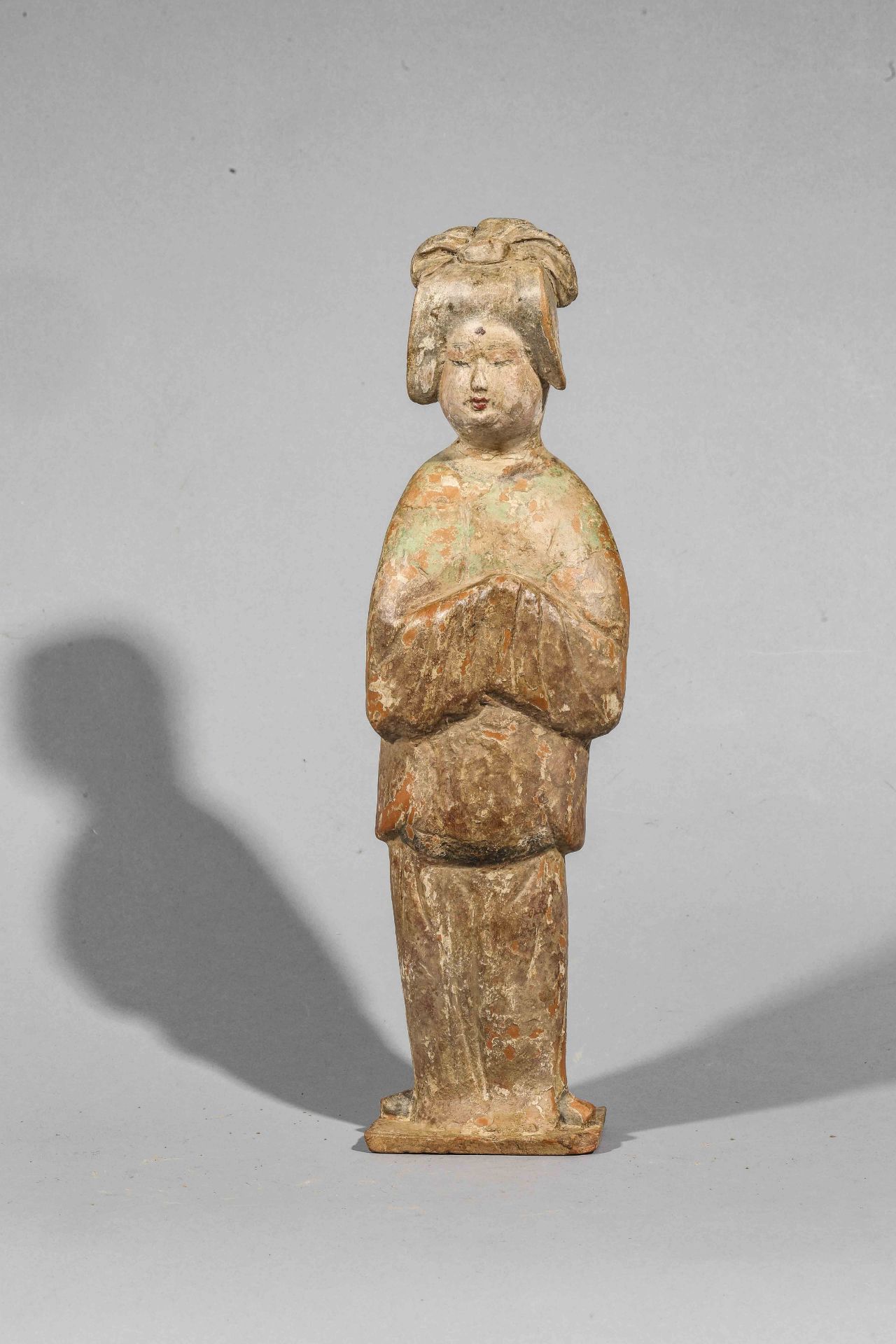 Princesse aux formes généreuses Terre cuite à engobe et traces de polychromies Chine Dynastie Tang