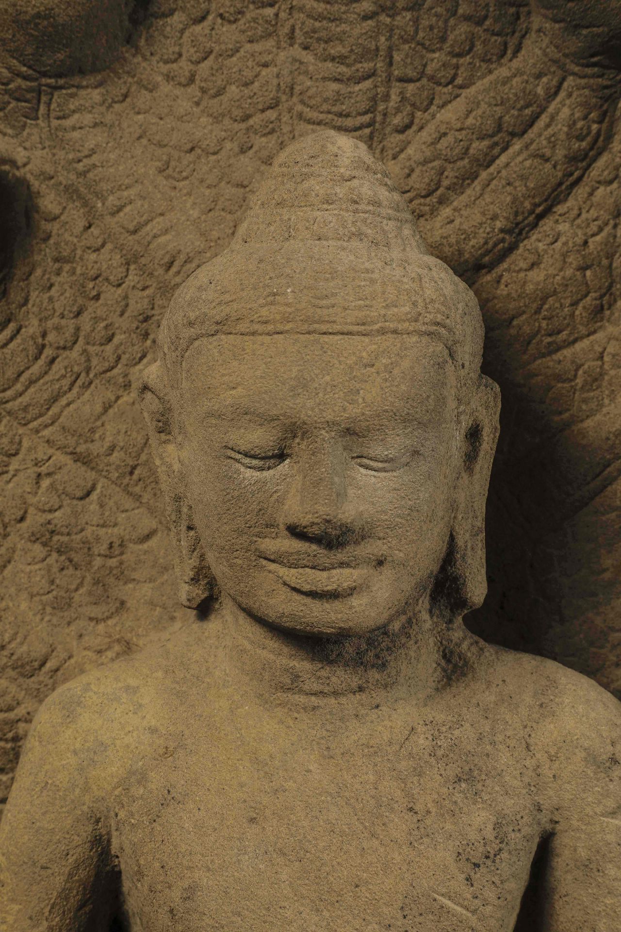Buddha Mucilinda assis en Dyana Asana sur le corps enroulé du Cobra Septacéphale , qui selon la - Bild 6 aus 8