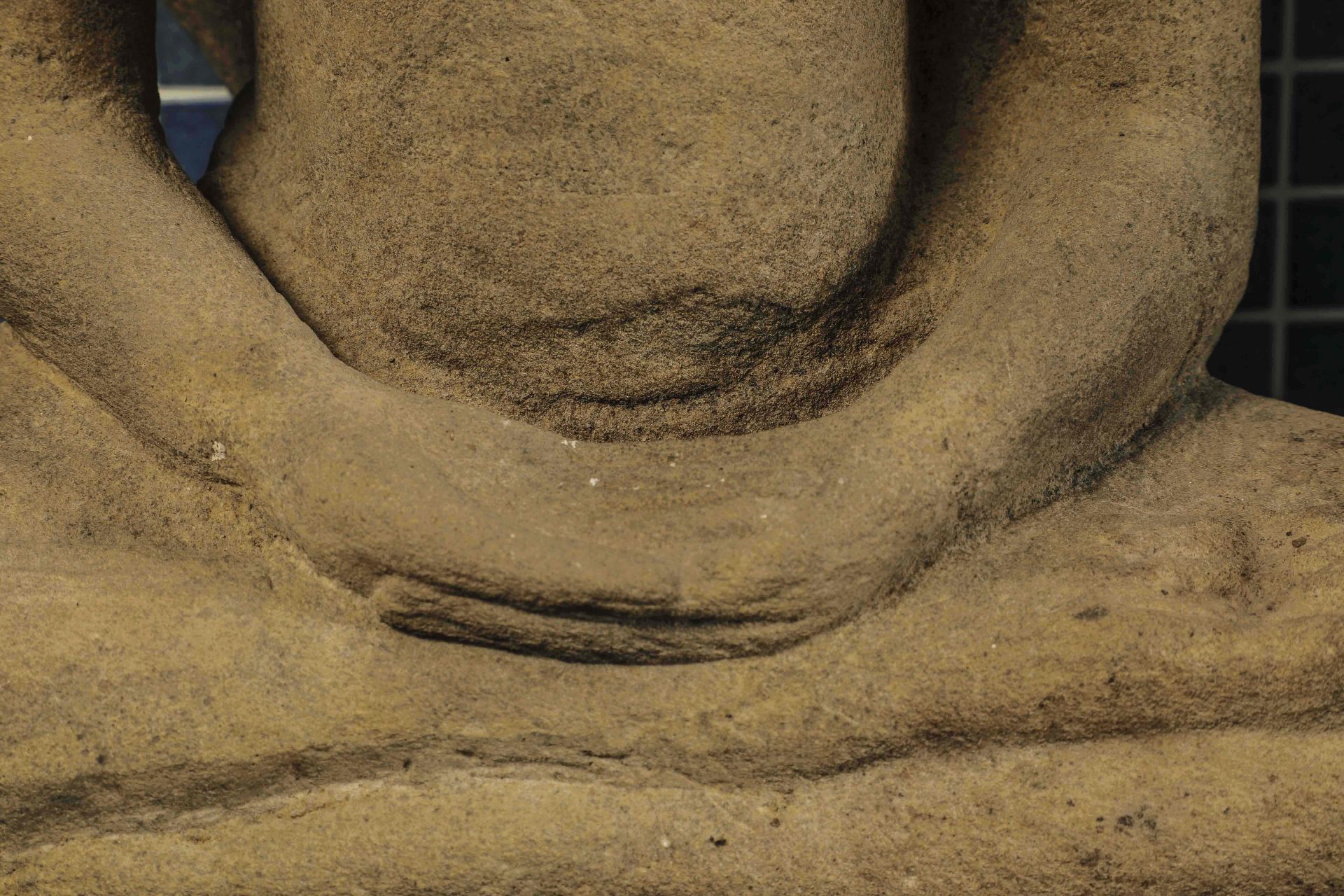 Buddha Mucilinda assis en Dyana Asana sur le corps enroulé du Cobra Septacéphale , qui selon la - Bild 4 aus 8