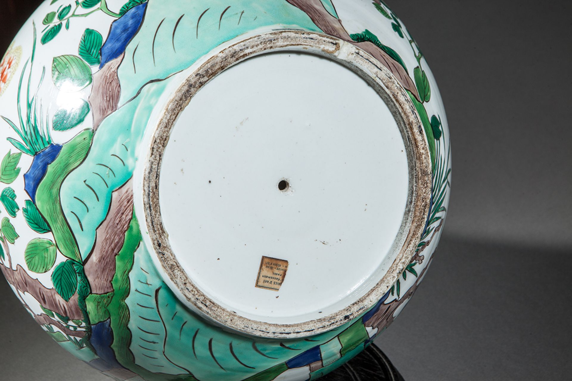 Important vase à panse globulaire et fin haut col cylindrique en porcelaine de la famille rose - Bild 5 aus 5