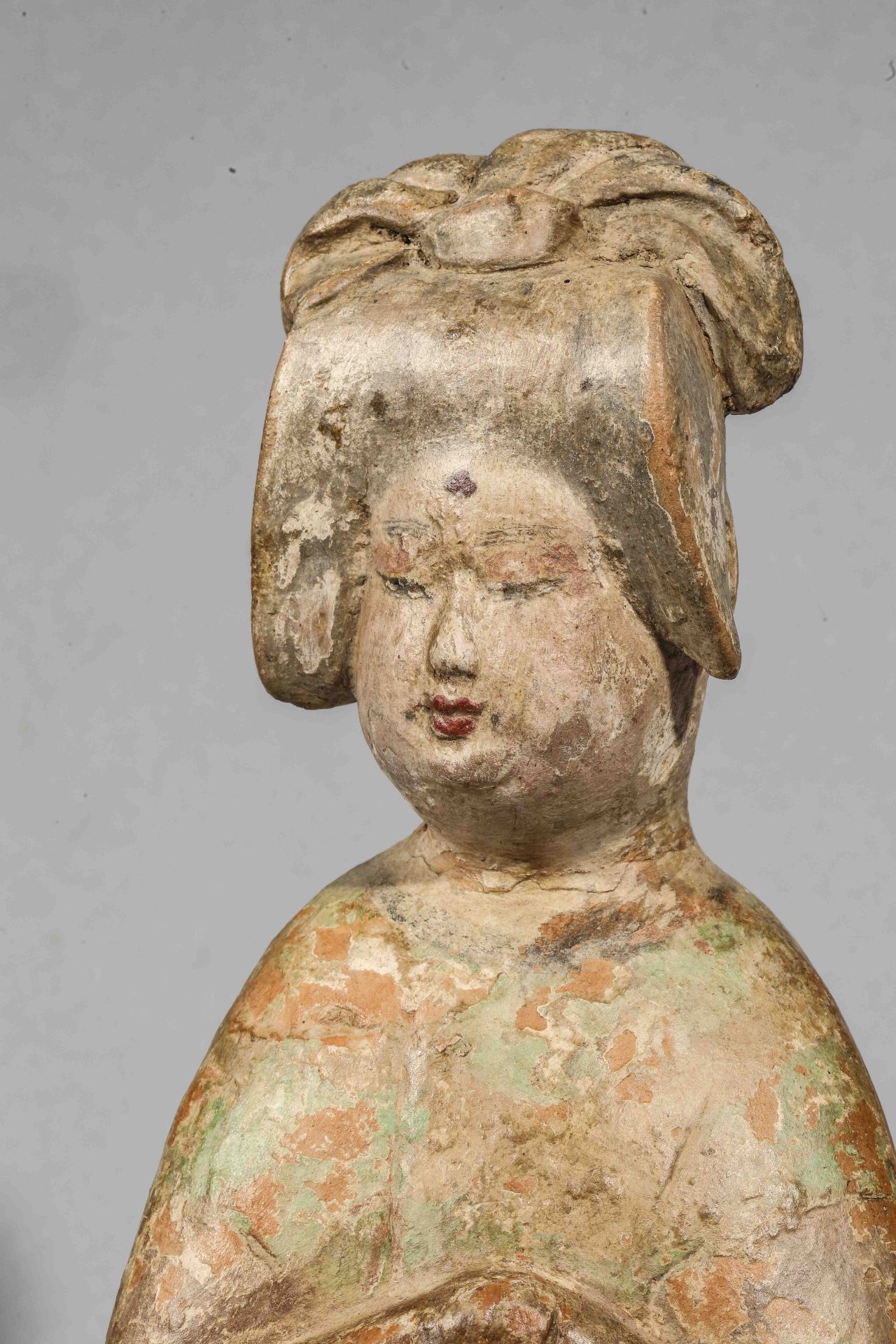 Princesse aux formes généreuses Terre cuite à engobe et traces de polychromies Chine Dynastie Tang - Bild 2 aus 3