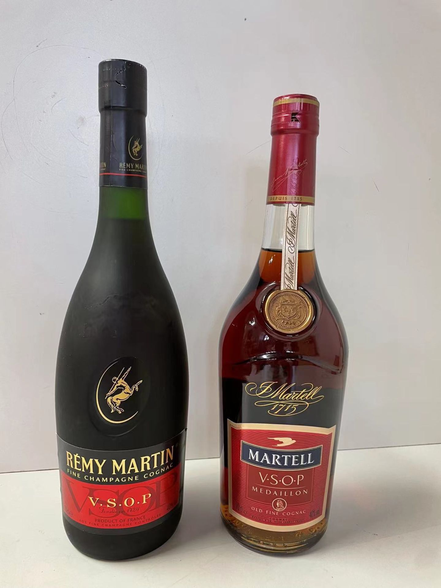 FINE CHAMPAGNE COGNAC 1 bouteille REMY MARTIN 1 bouteille MARTELL