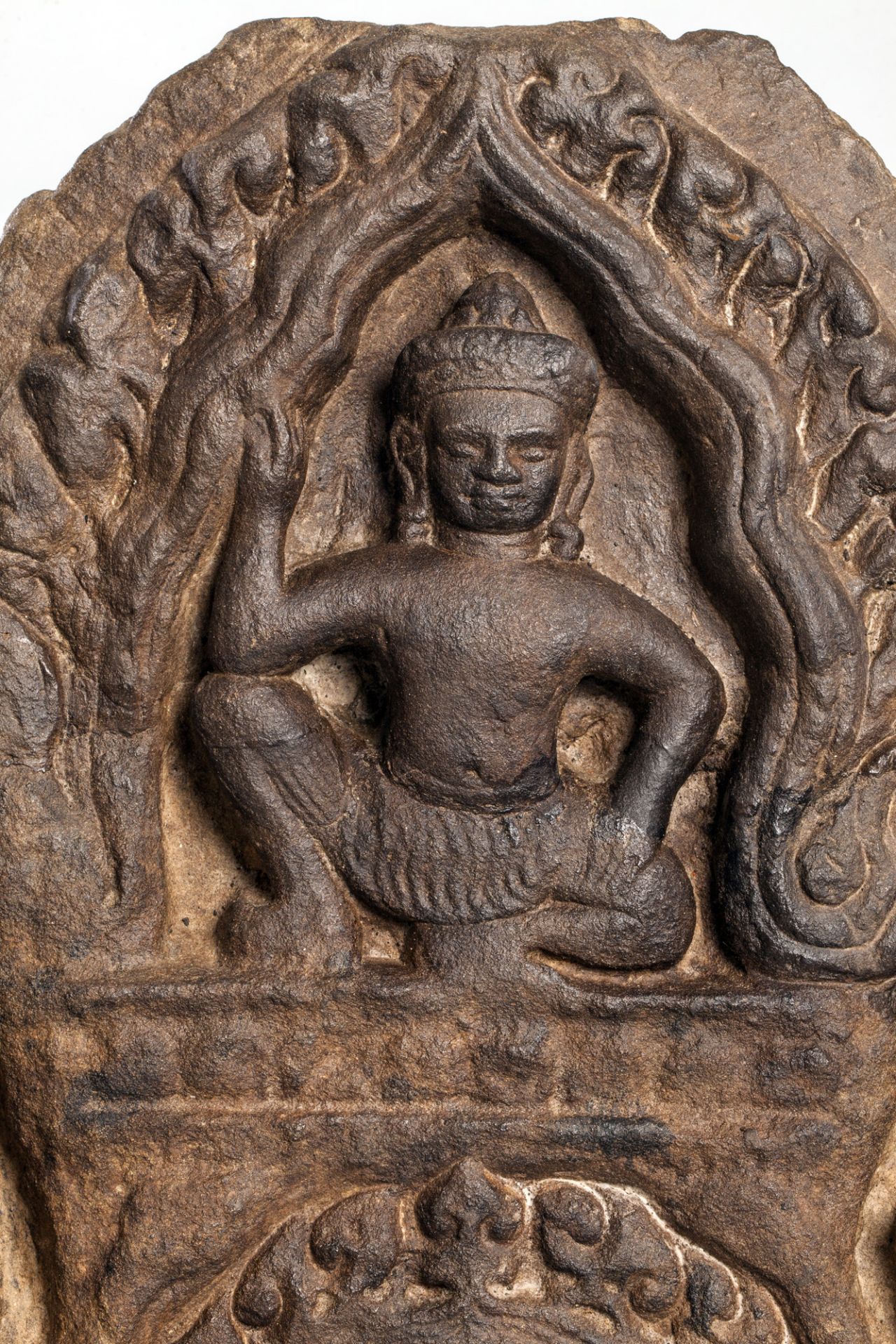 Frise de sanctuaire Vishnu sur Banasbati, illustrant Viçvakarman , l’une des forme de Vishnu en - Image 2 of 2