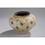 Pot Cizhu à base étroite, épaulement arrondi et ouverture ourlée en épais grès porcelaineux décoré